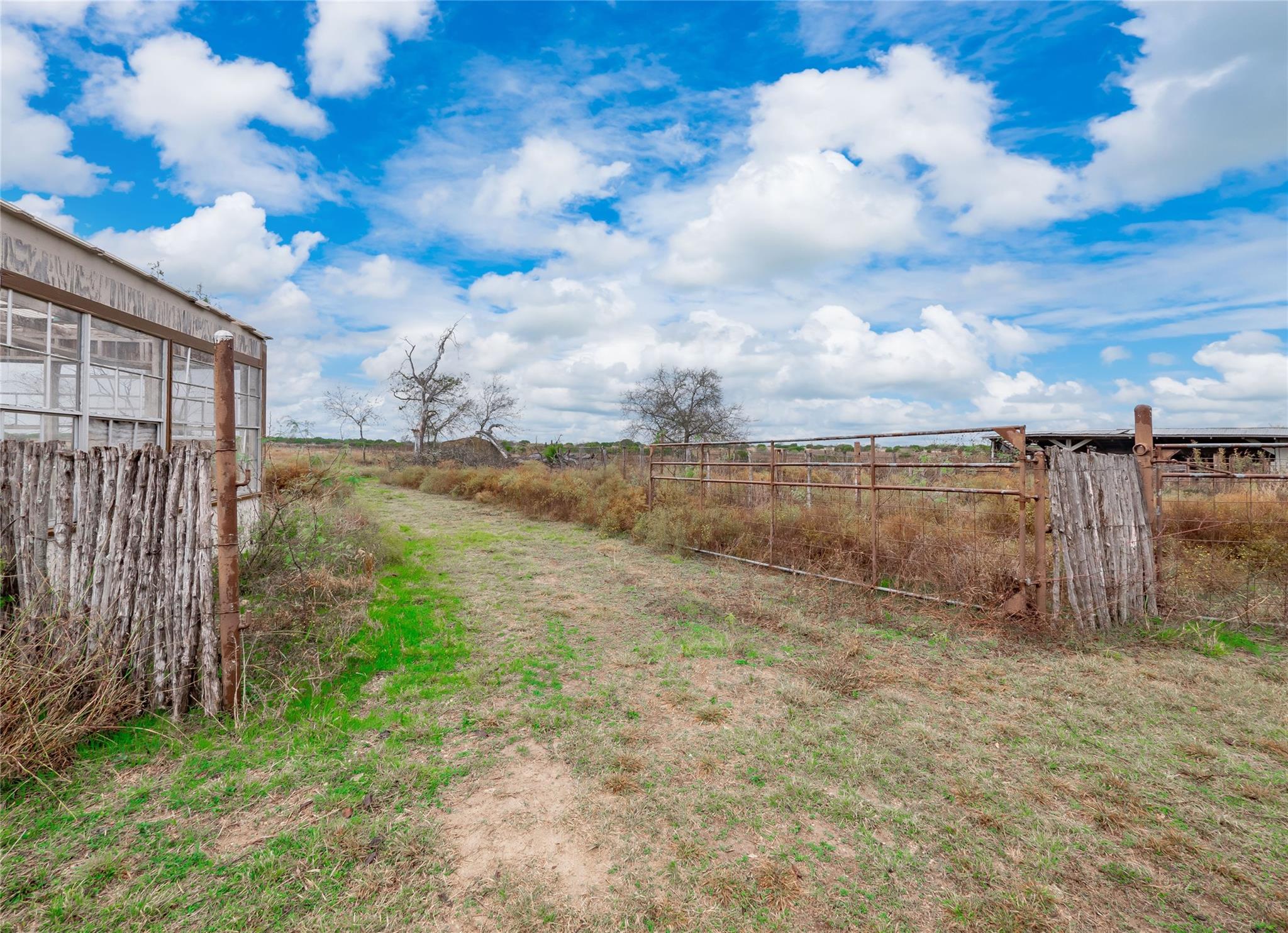 1350 County Road 414, Jonesboro, TX 76538