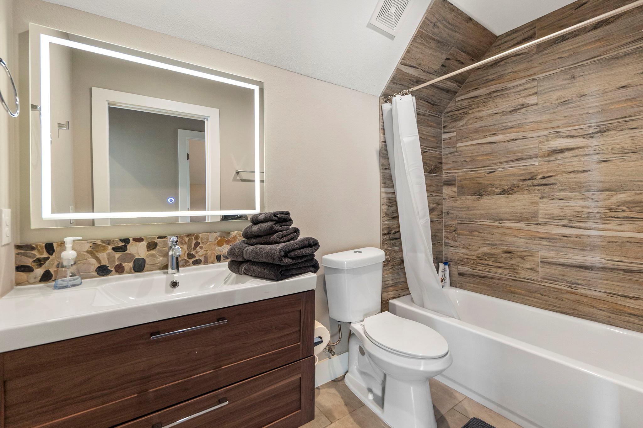 4706 Santa Anna St # 2, Austin, TX 78721
