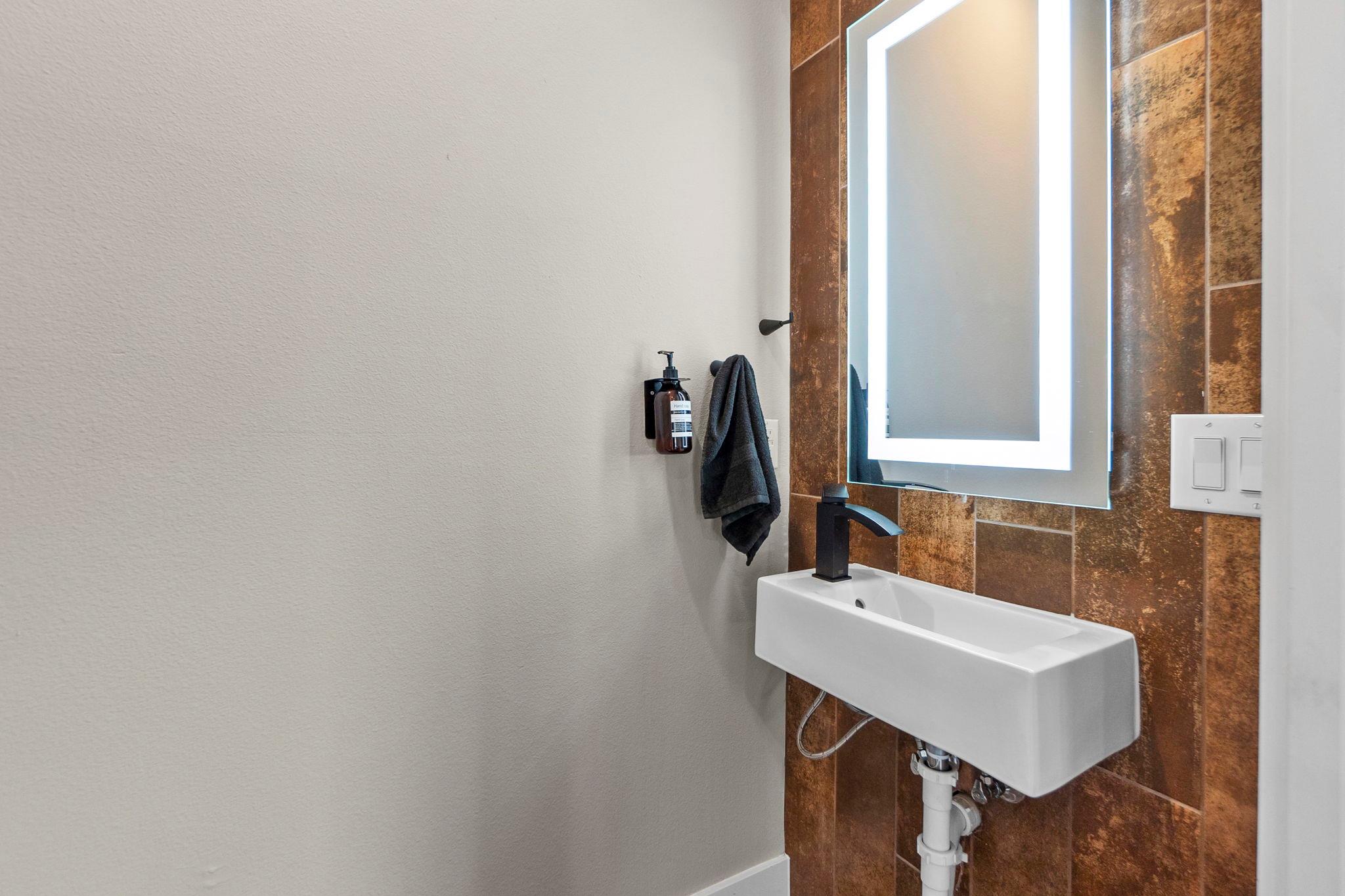 4706 Santa Anna St # 2, Austin, TX 78721