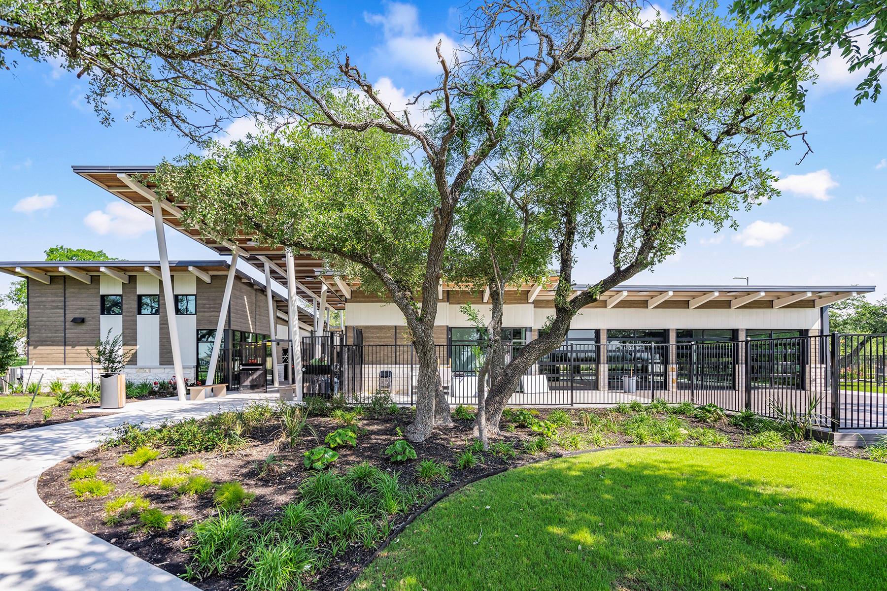 201 Paradise Canyon Dr, Jarrell, TX 76537