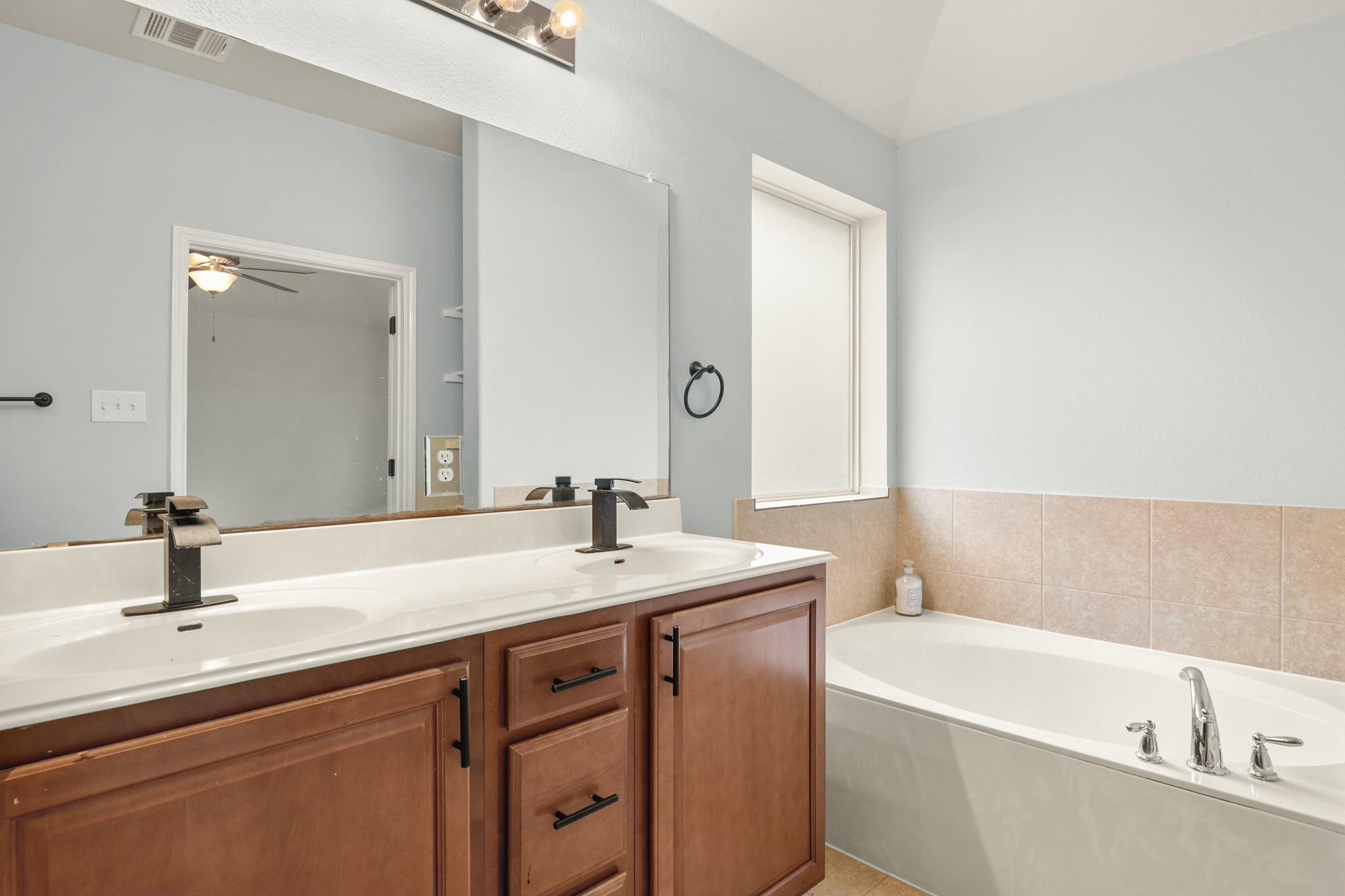 813 Kevin Taylor Dr, Austin, TX 78745
