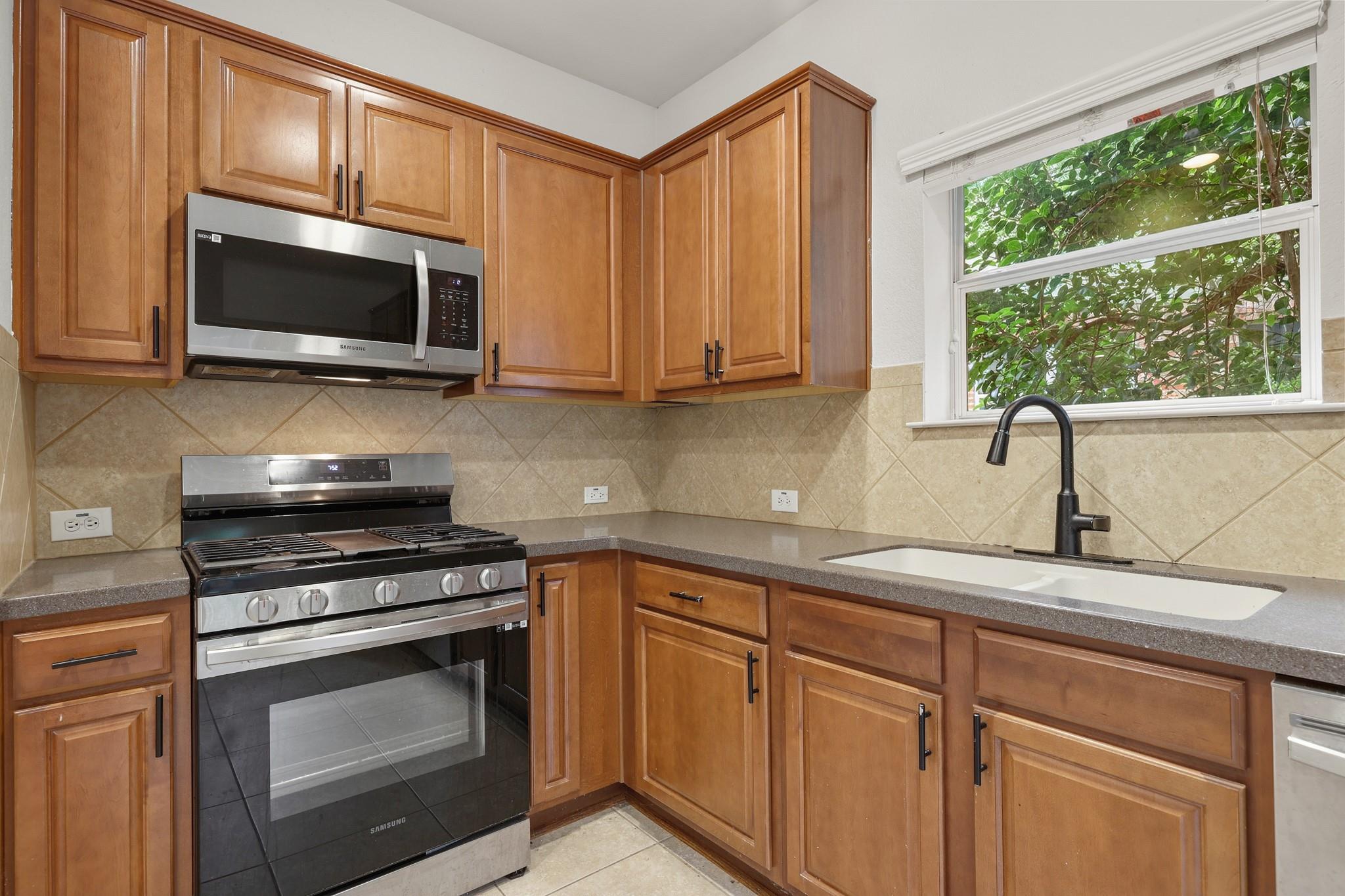 813 Kevin Taylor Dr, Austin, TX 78745