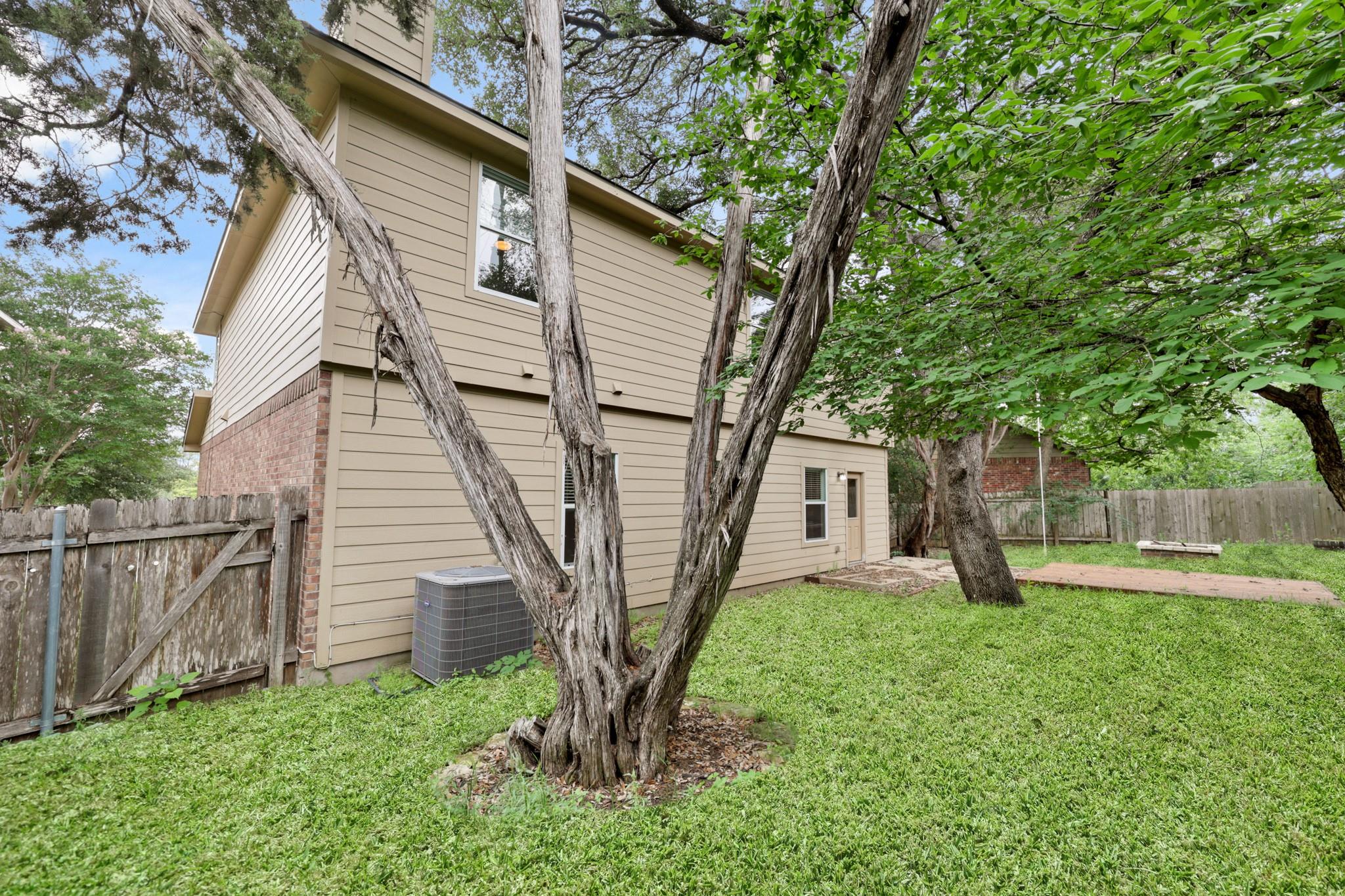 813 Kevin Taylor Dr, Austin, TX 78745