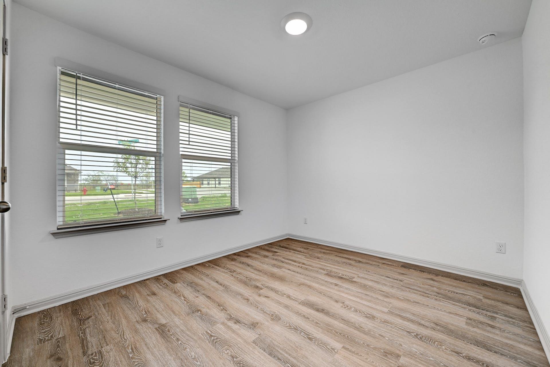 132 Sweetwater Creek Ln, Hutto, TX 78634