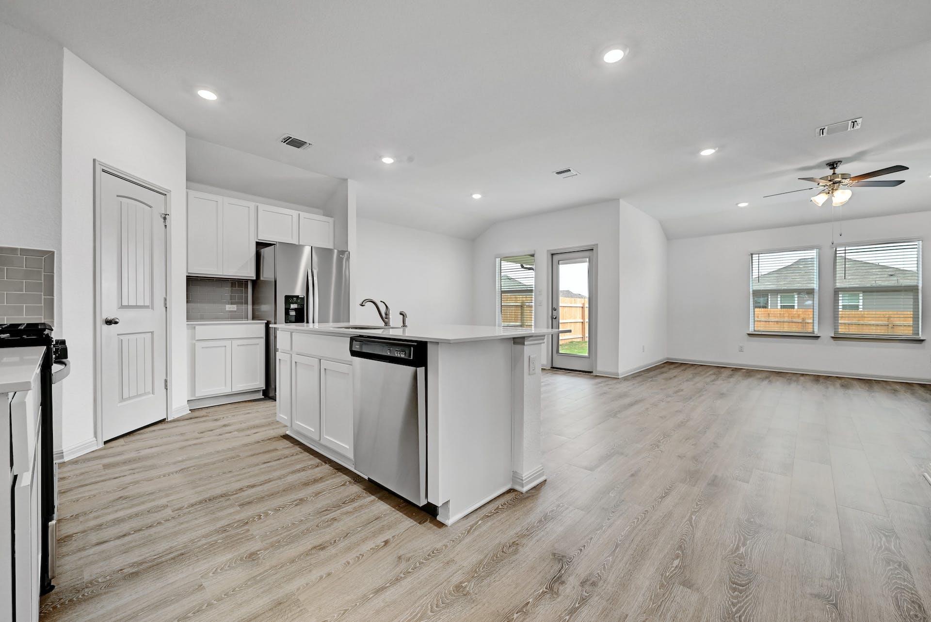 132 Sweetwater Creek Ln, Hutto, TX 78634