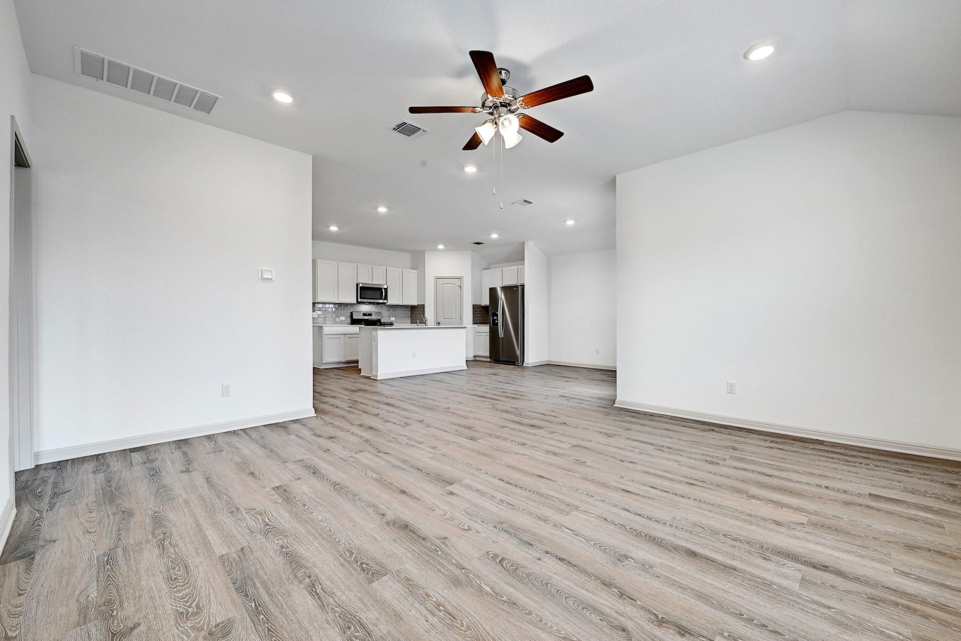132 Sweetwater Creek Ln, Hutto, TX 78634