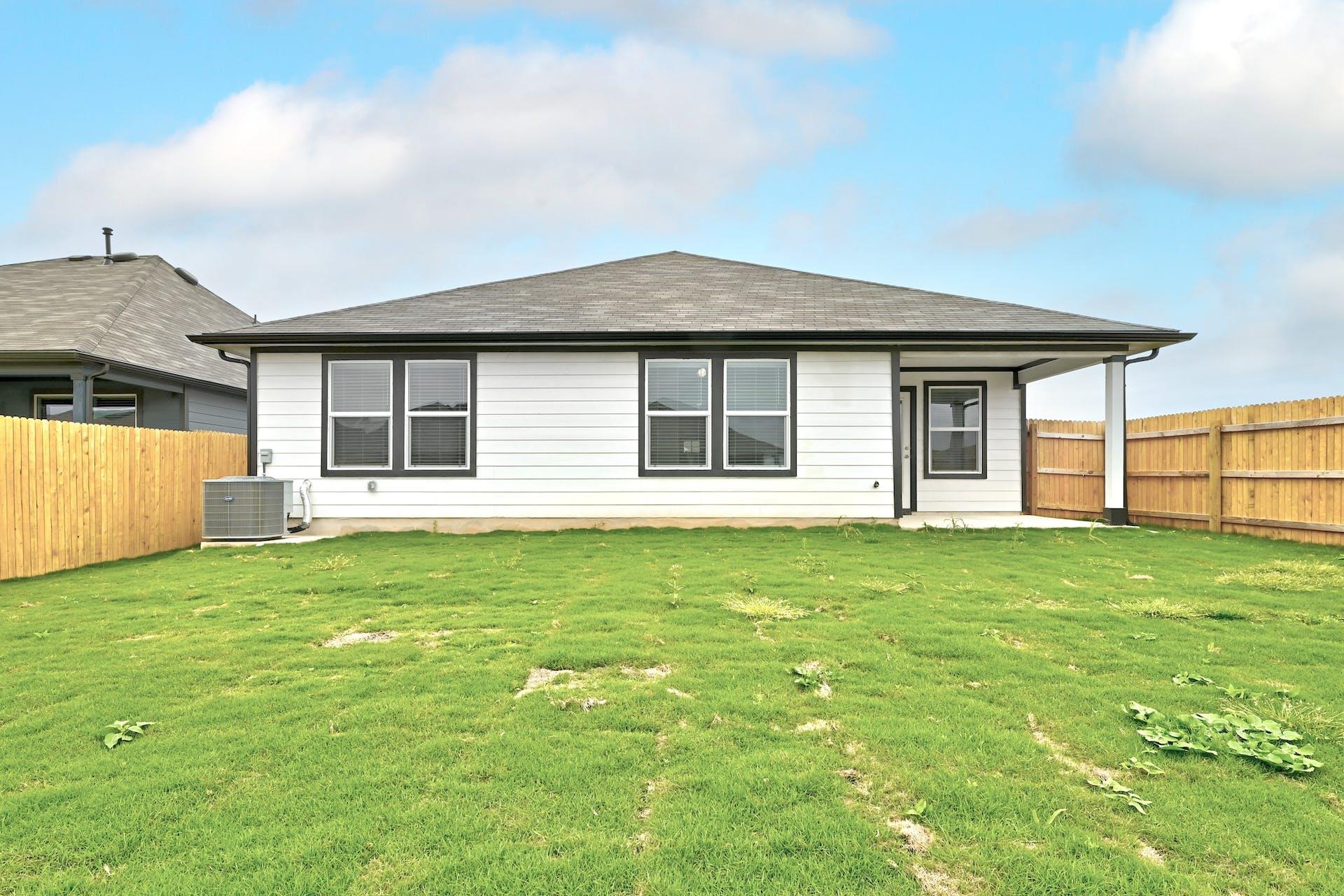 132 Sweetwater Creek Ln, Hutto, TX 78634