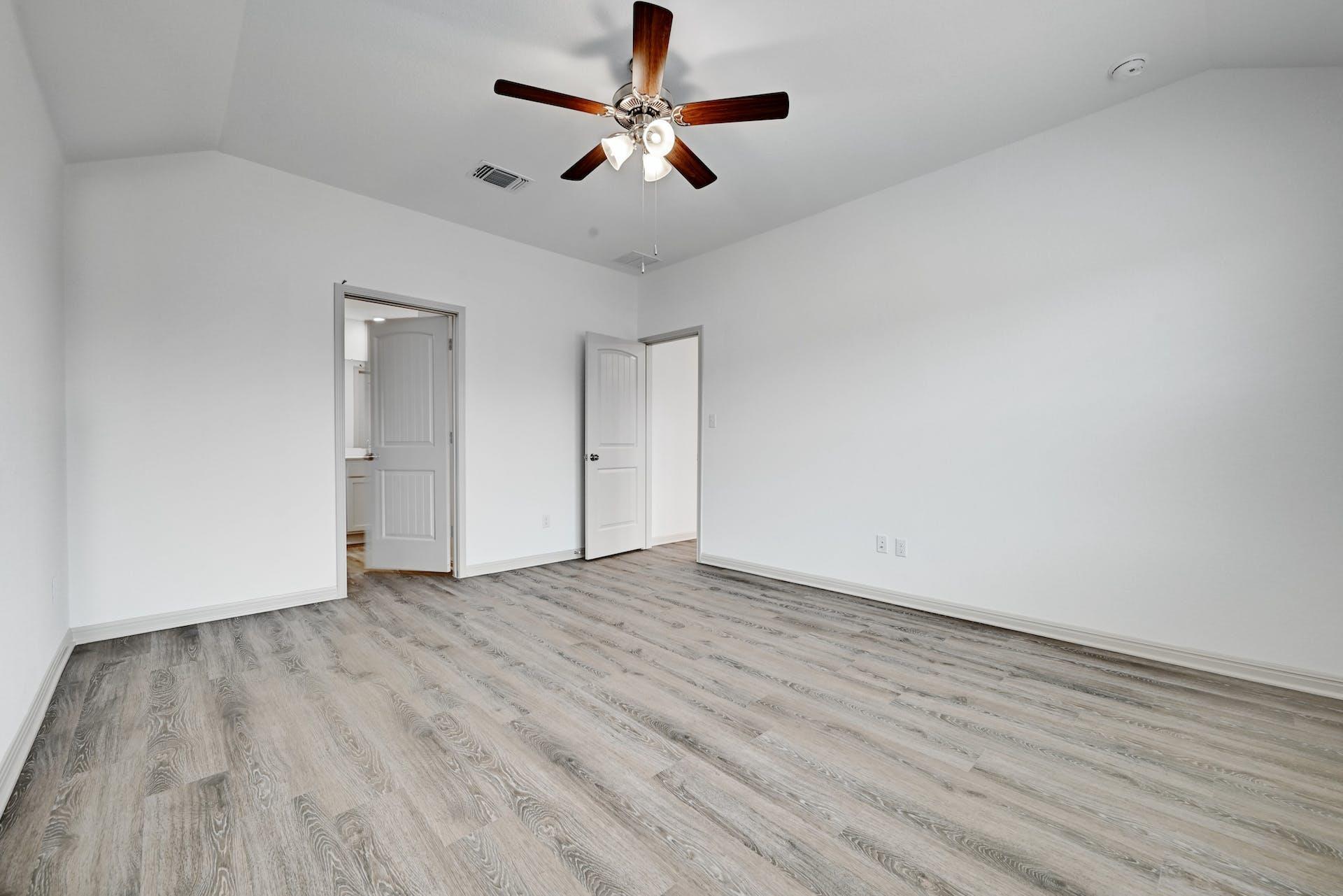 132 Sweetwater Creek Ln, Hutto, TX 78634