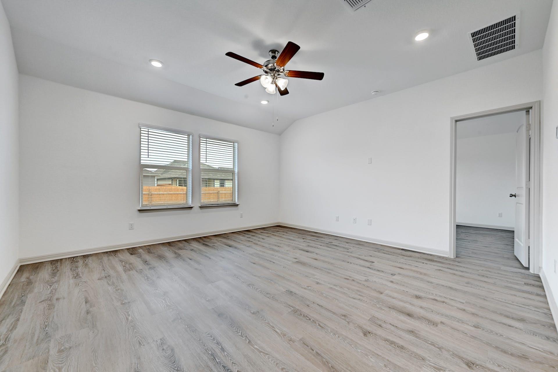 132 Sweetwater Creek Ln, Hutto, TX 78634