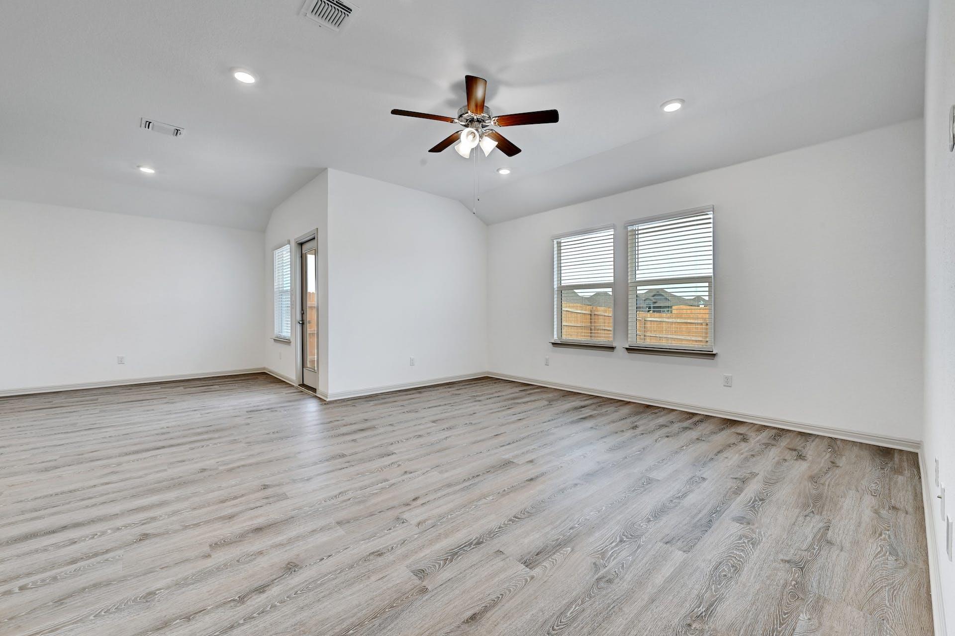 132 Sweetwater Creek Ln, Hutto, TX 78634