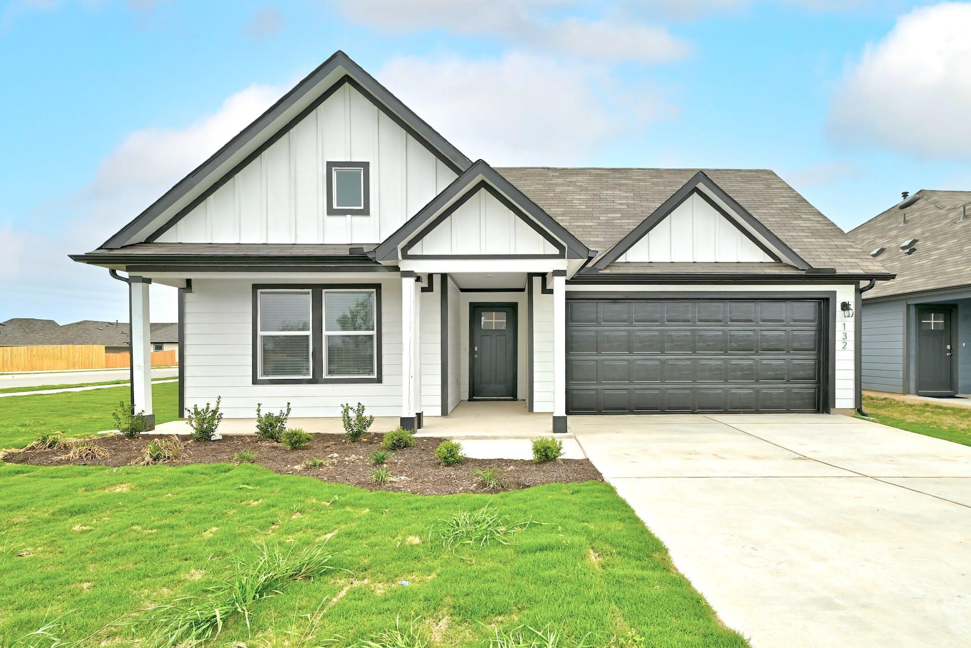 132 Sweetwater Creek Ln, Hutto, TX 78634
