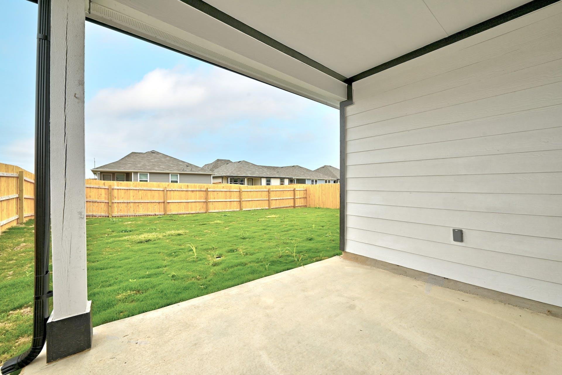 132 Sweetwater Creek Ln, Hutto, TX 78634