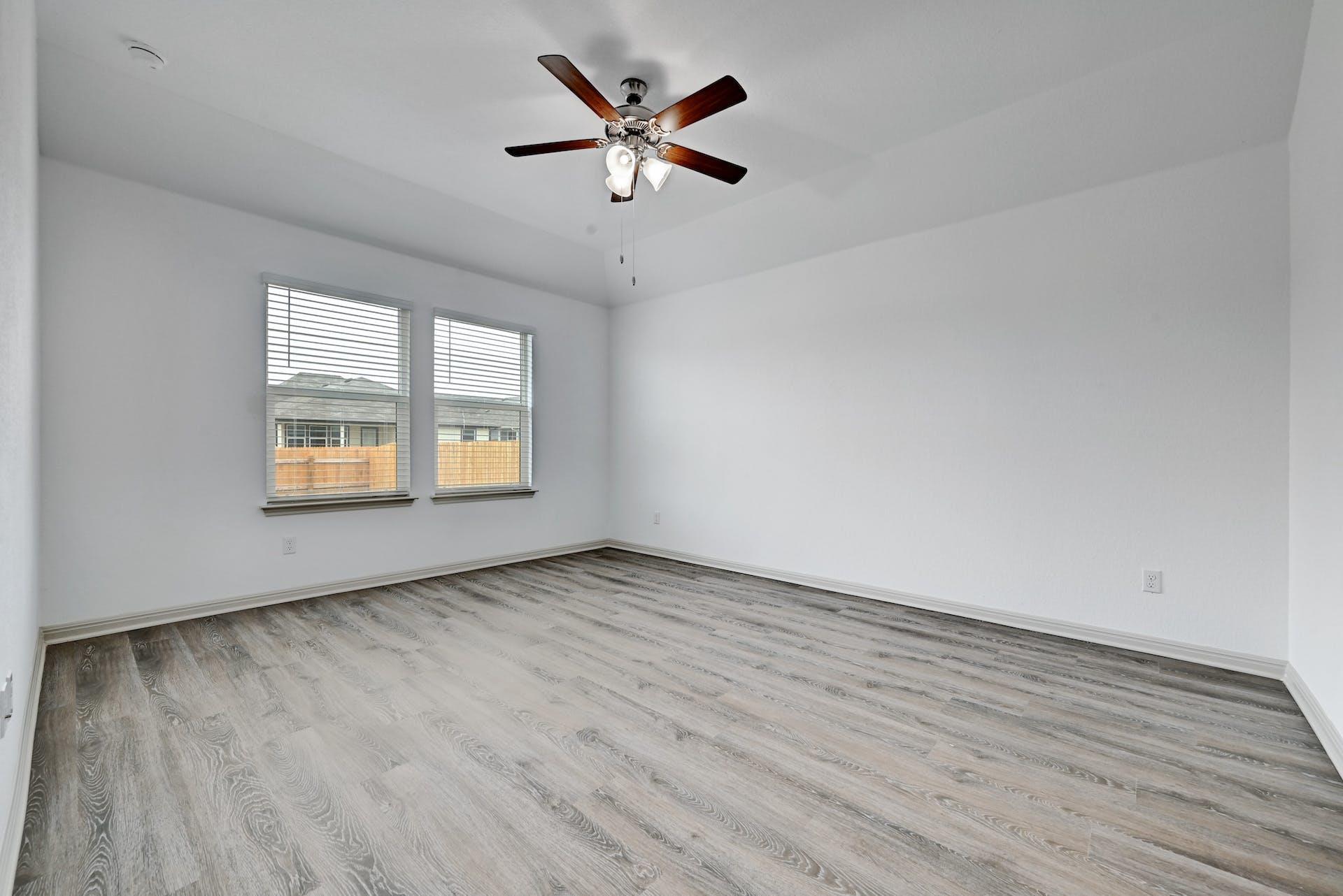 132 Sweetwater Creek Ln, Hutto, TX 78634