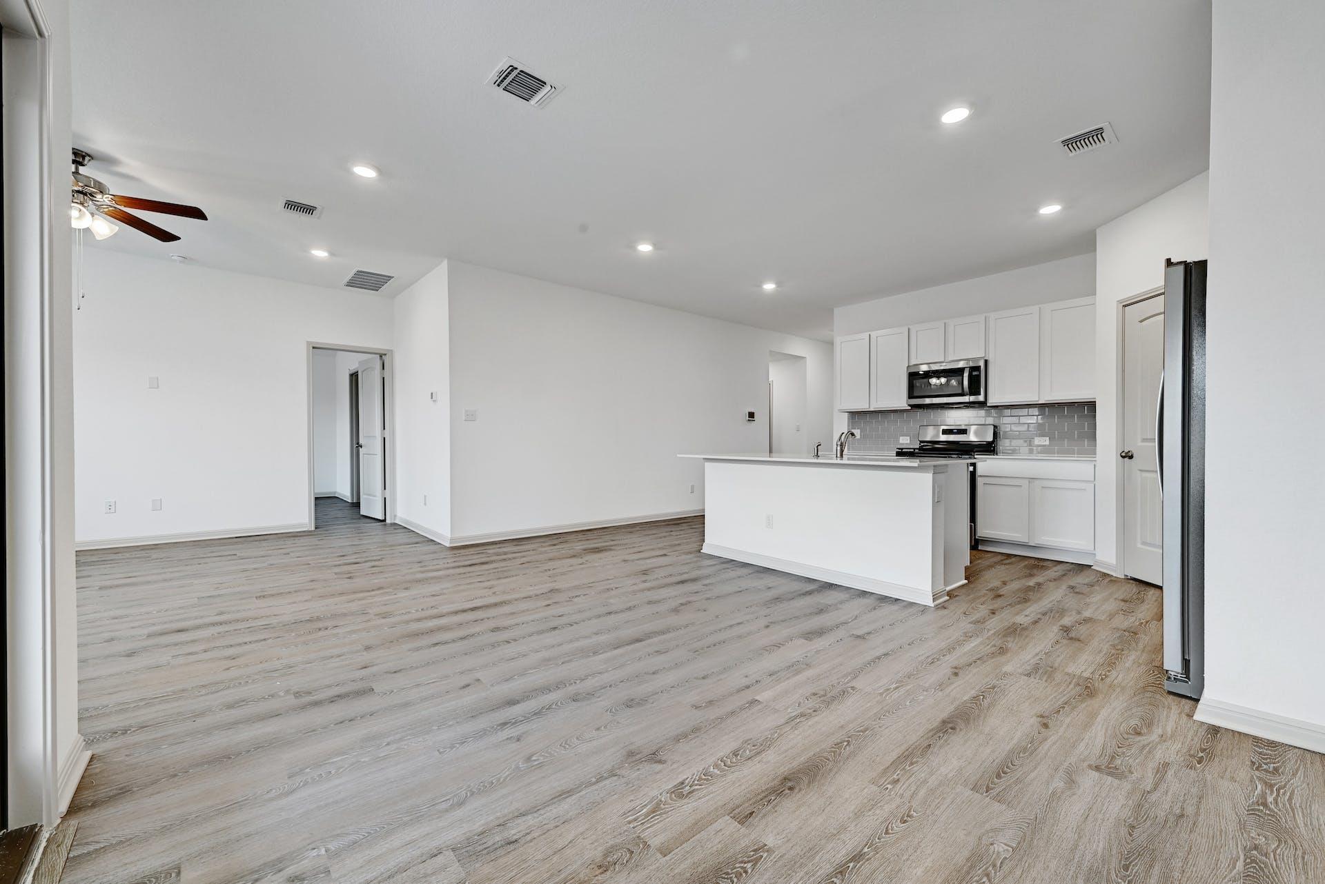 132 Sweetwater Creek Ln, Hutto, TX 78634