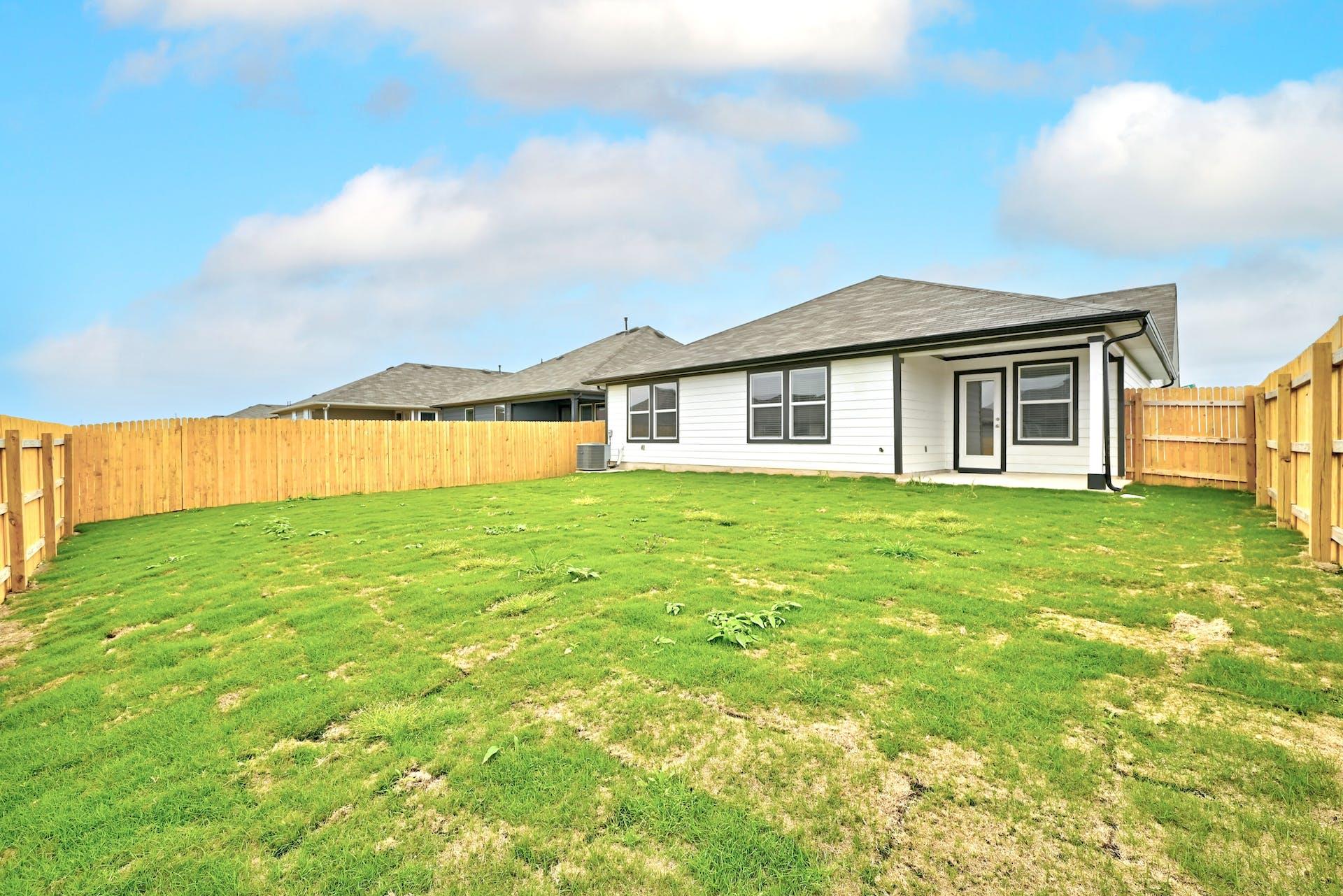132 Sweetwater Creek Ln, Hutto, TX 78634