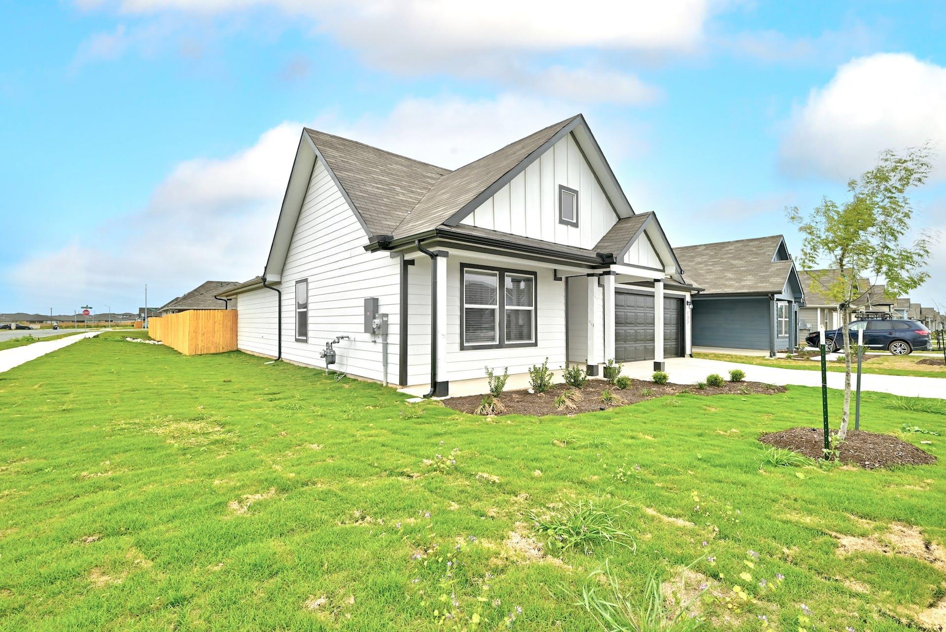 132 Sweetwater Creek Ln, Hutto, TX 78634
