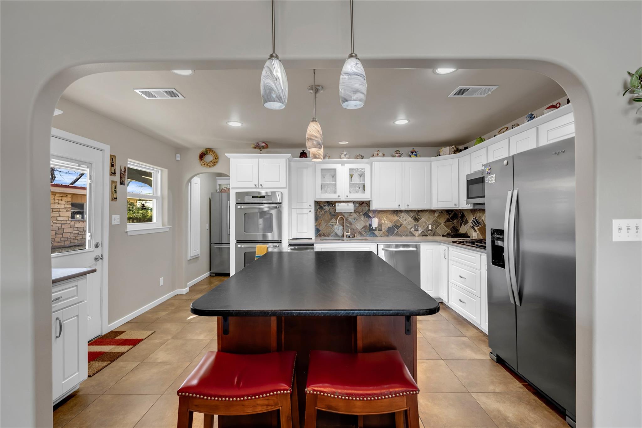 1846 Bluebonnet Ln, Kingsland, TX 78639