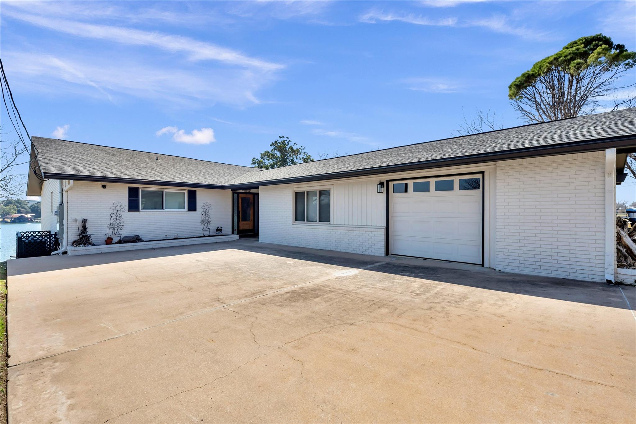 1846 Bluebonnet Ln, Kingsland, TX 78639