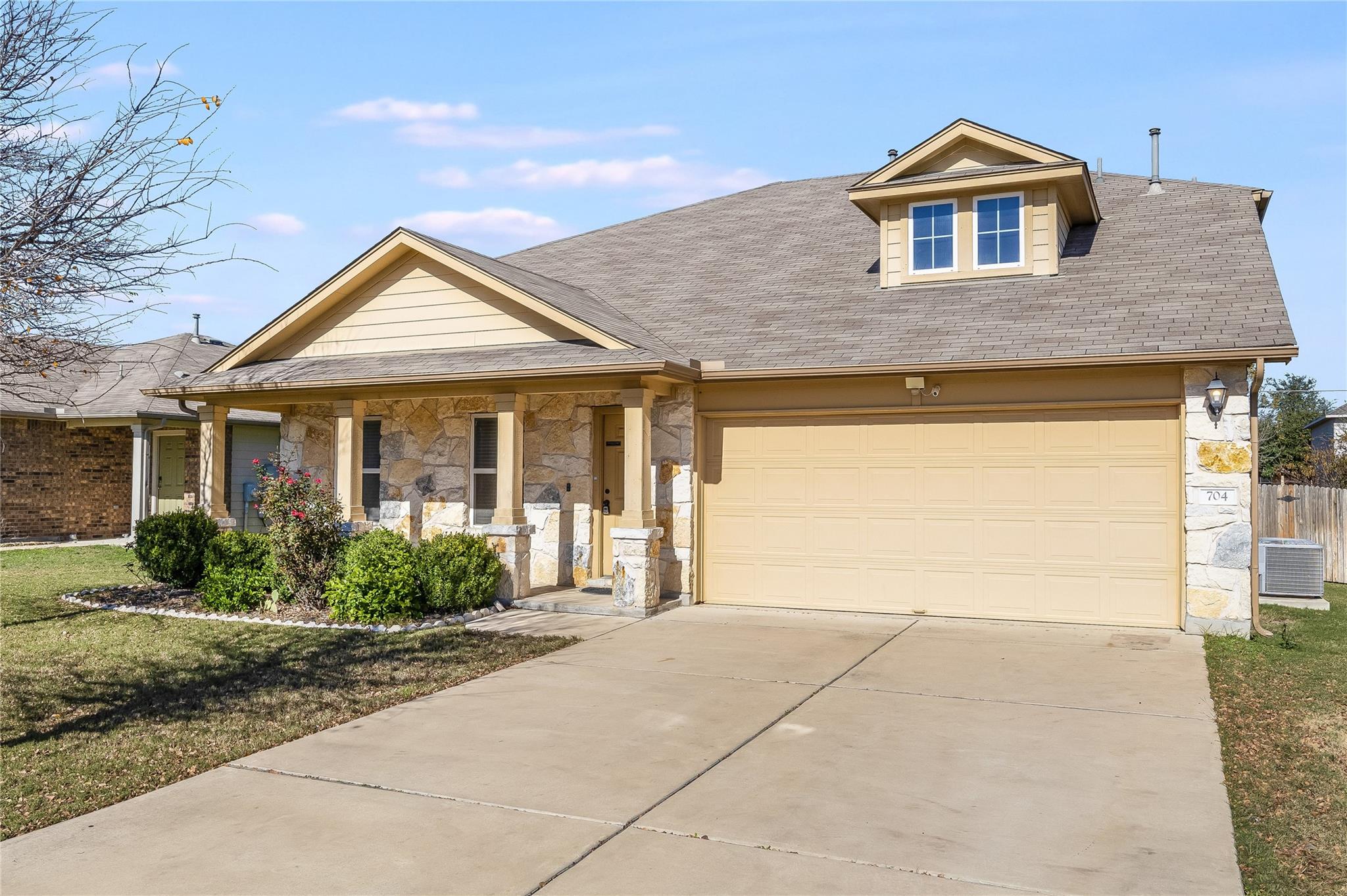 704 Mitchell Dr, Hutto, TX 78634