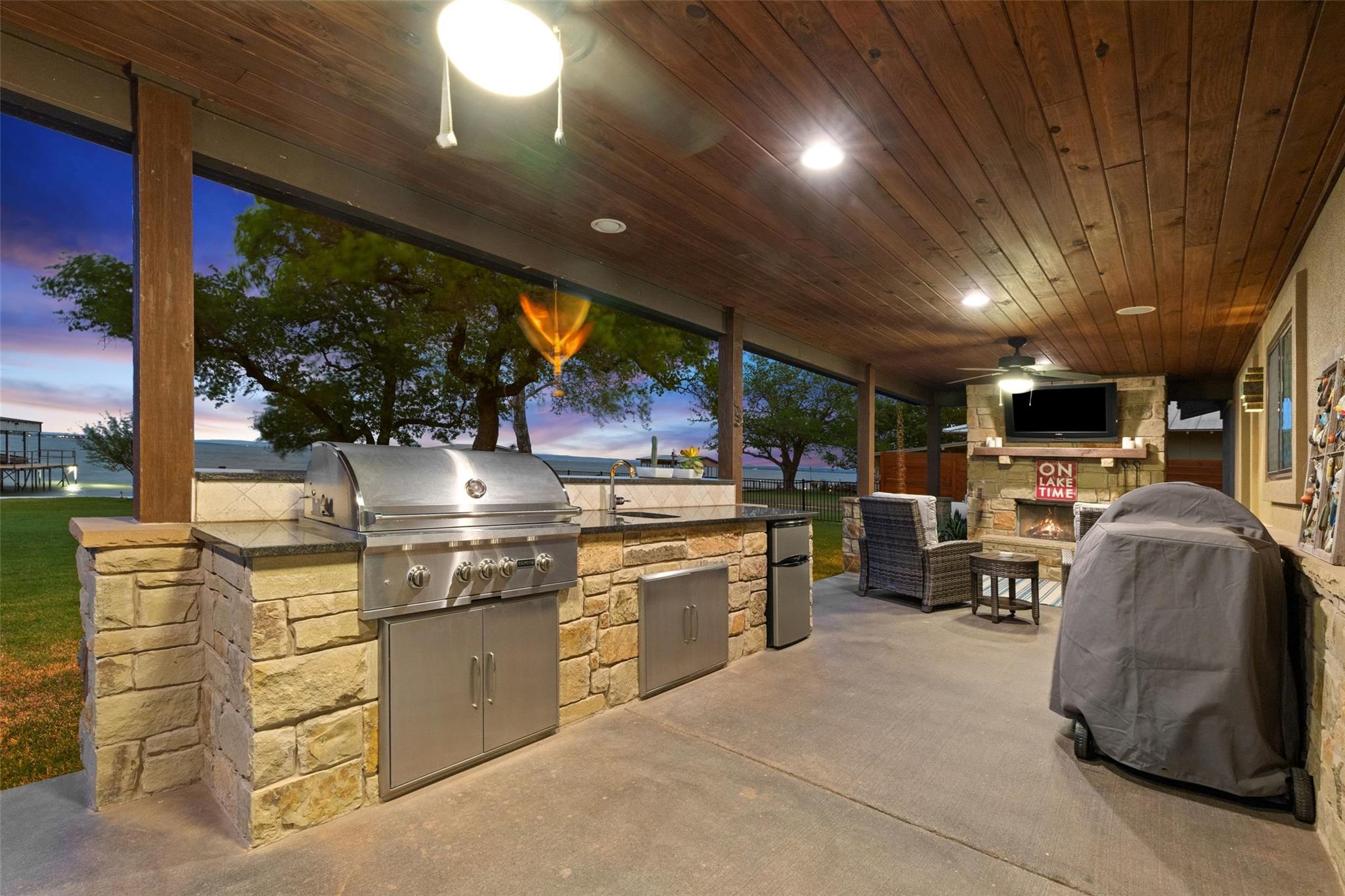 348 Carlson Cir, Buchanan Dam, TX 78609