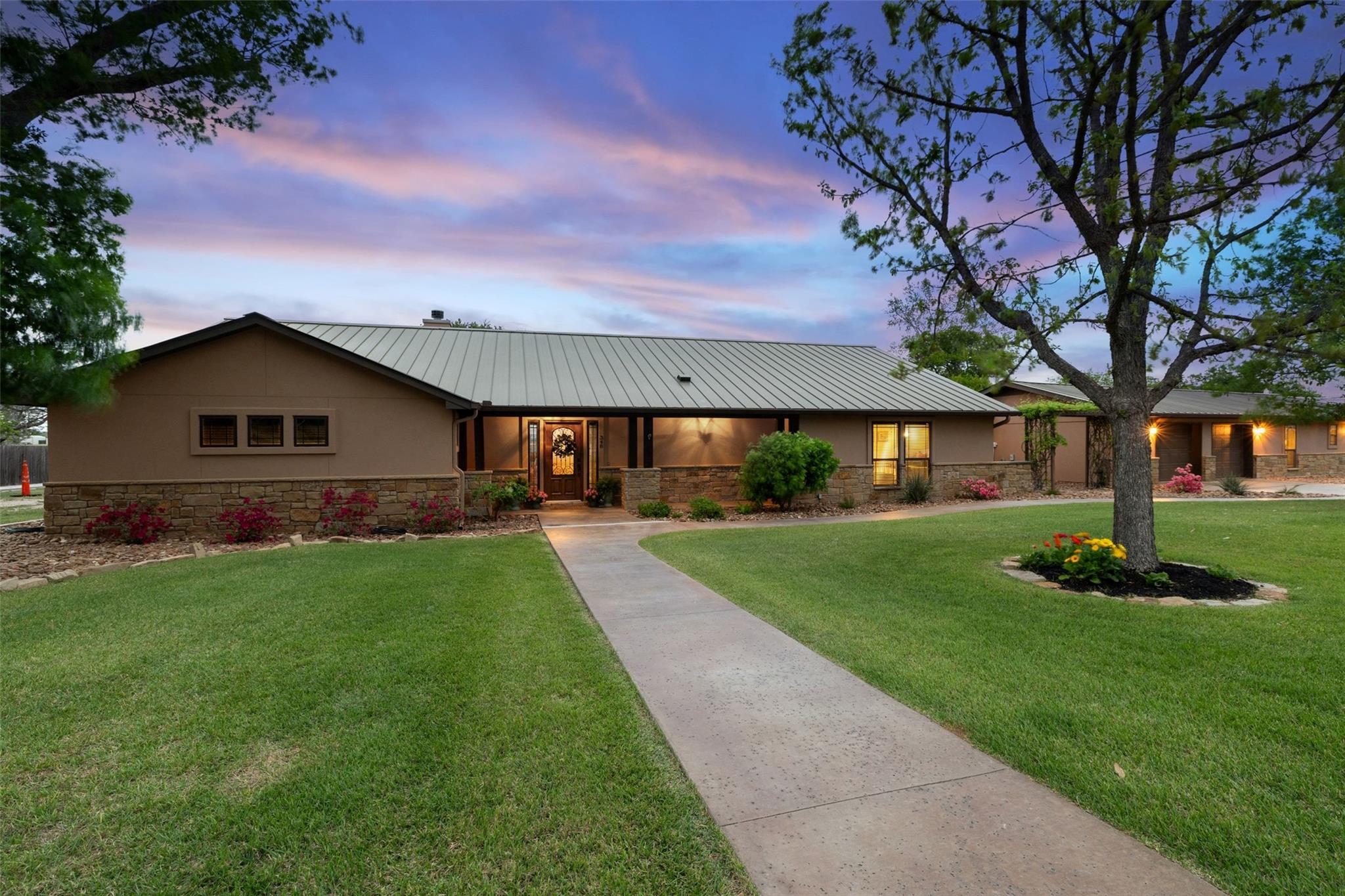 348 Carlson Cir, Buchanan Dam, TX 78609