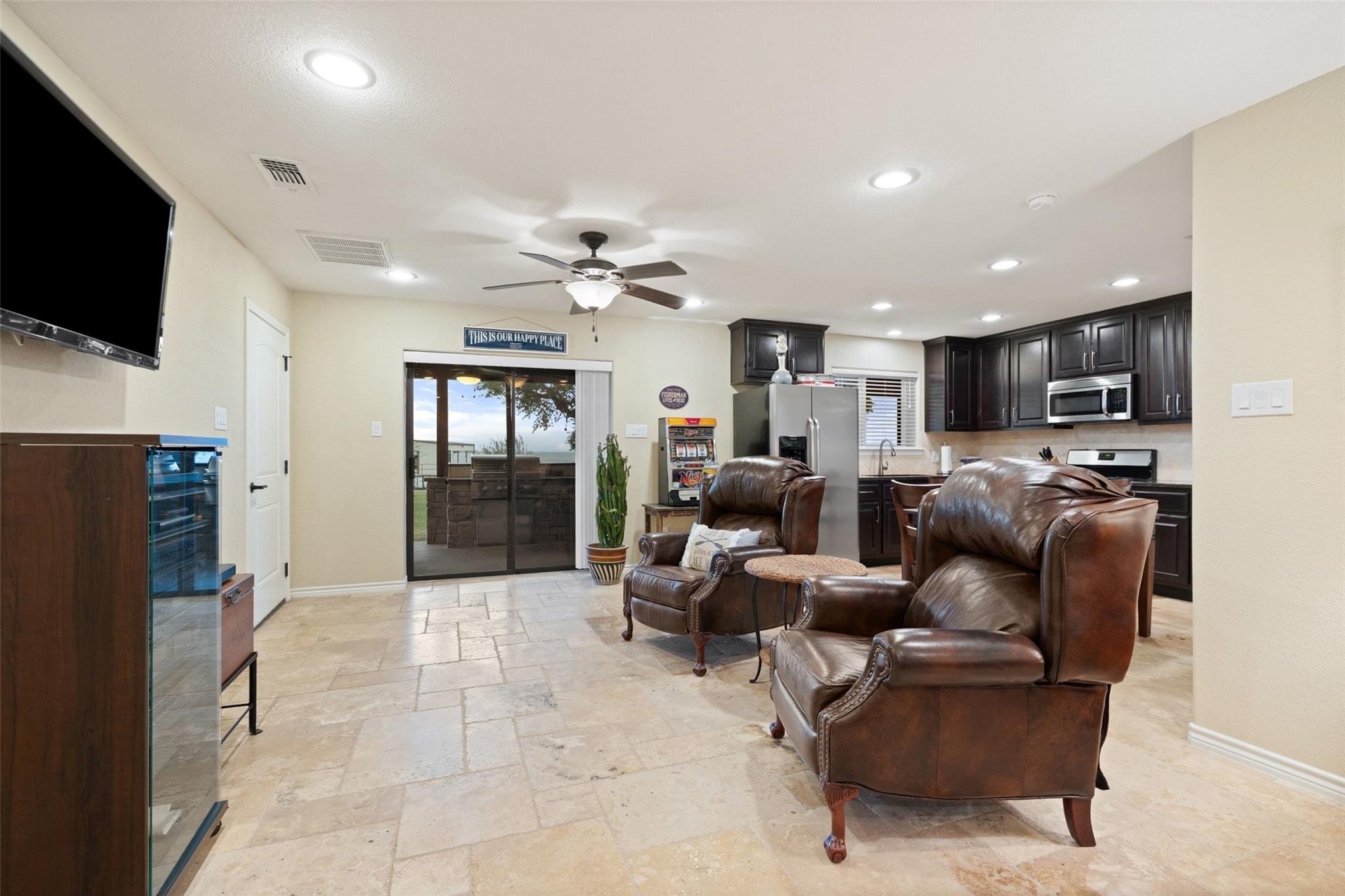 348 Carlson Cir, Buchanan Dam, TX 78609