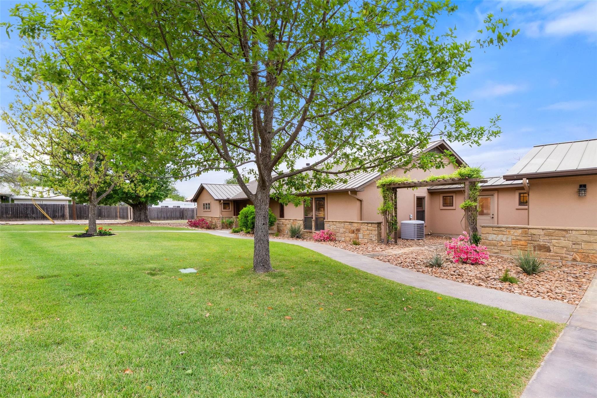 348 Carlson Cir, Buchanan Dam, TX 78609