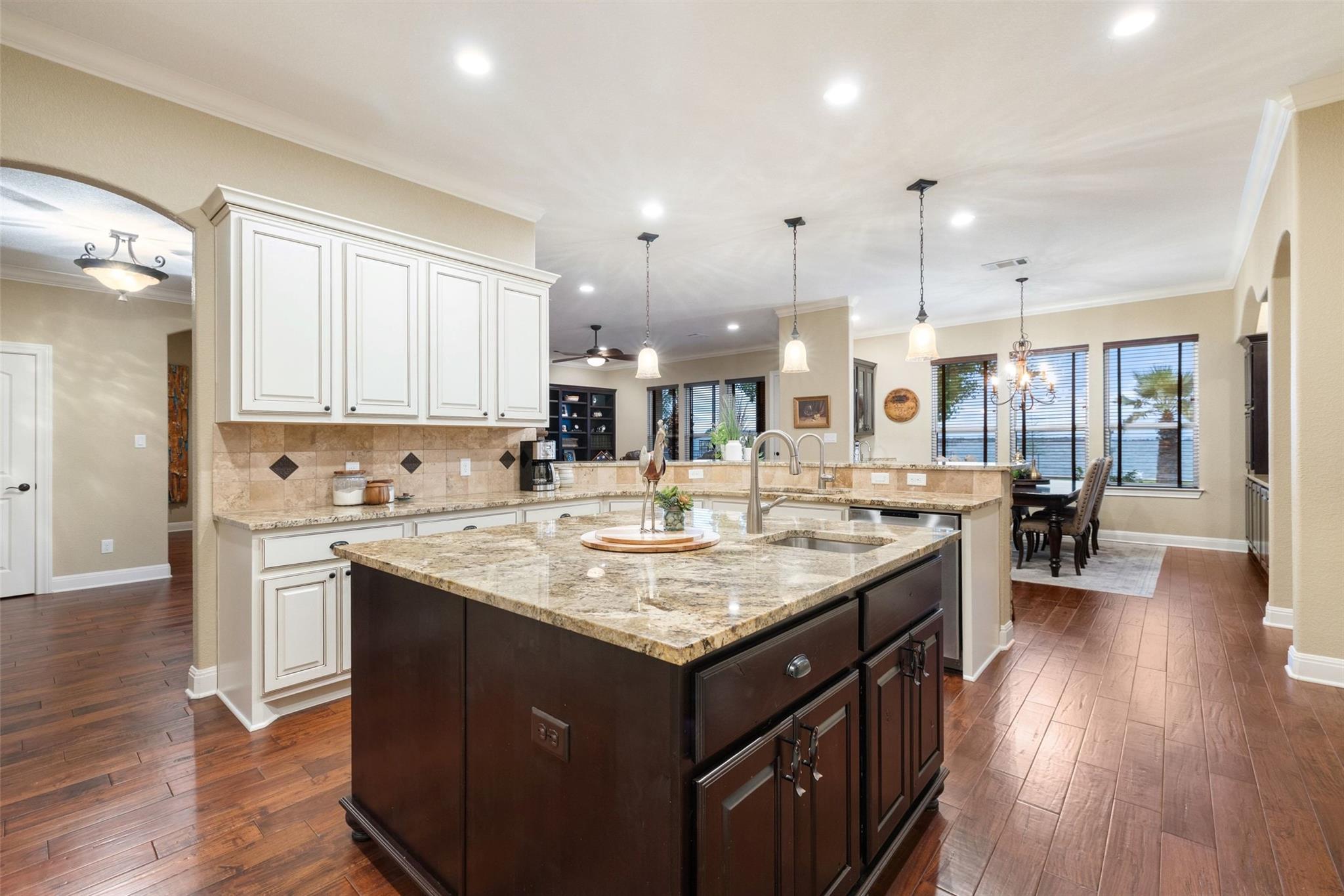 348 Carlson Cir, Buchanan Dam, TX 78609