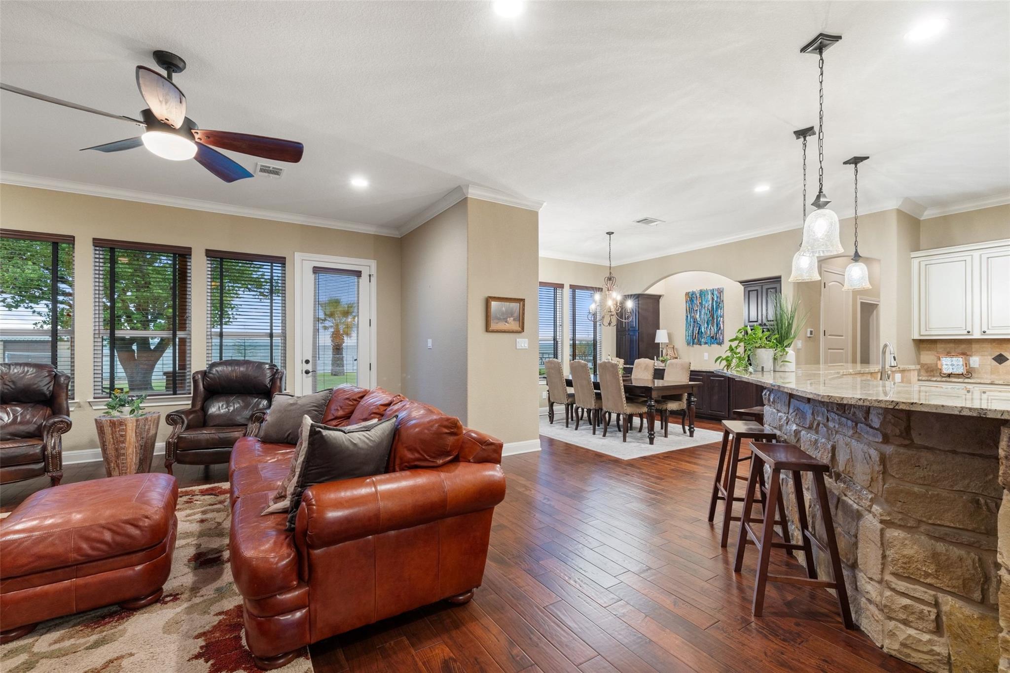 348 Carlson Cir, Buchanan Dam, TX 78609