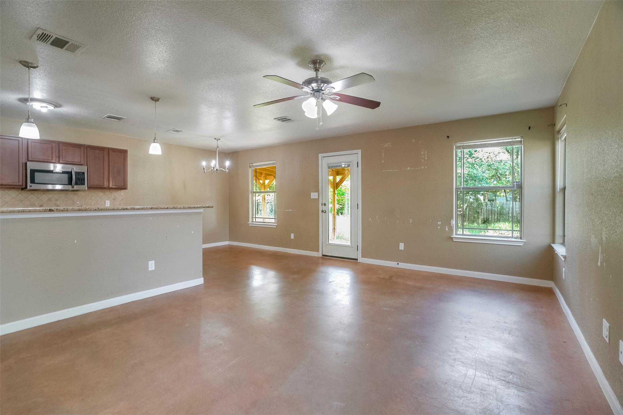 324 Kaanapali Ln, Bastrop, TX 78602