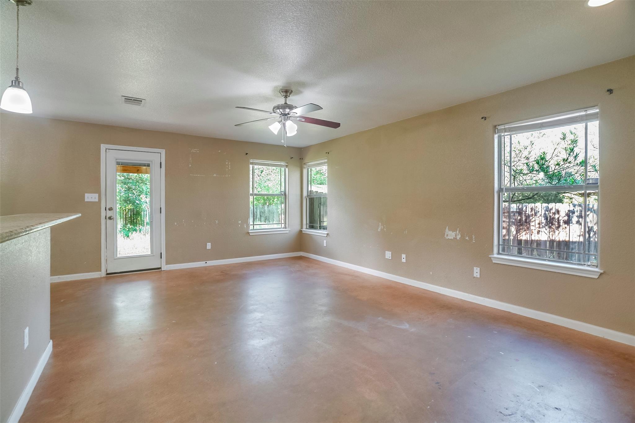 324 Kaanapali Ln, Bastrop, TX 78602
