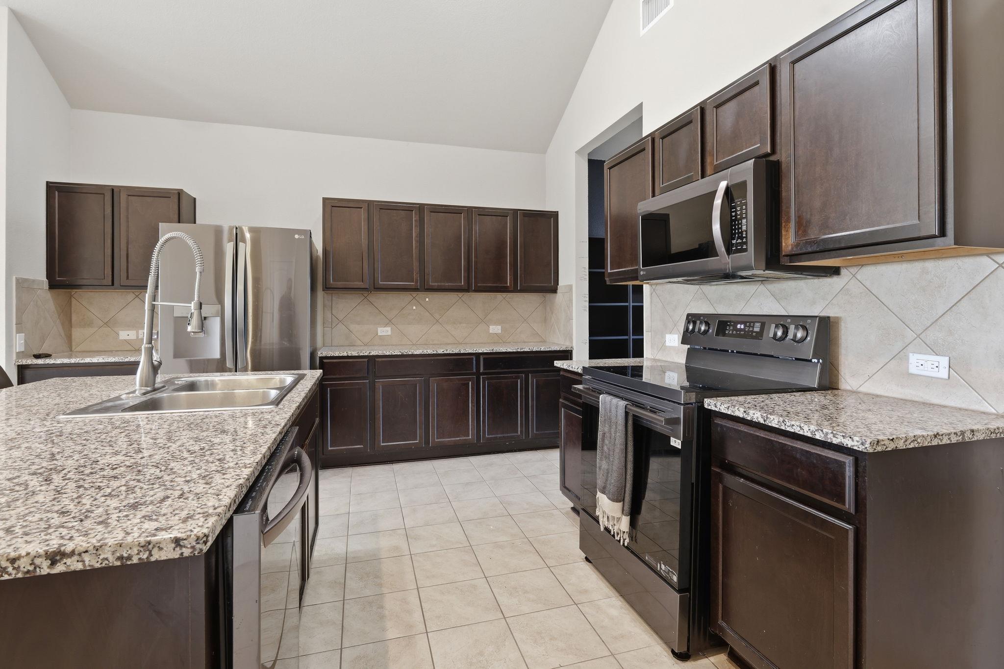 701 Liard River Rd, Hutto, TX 78634