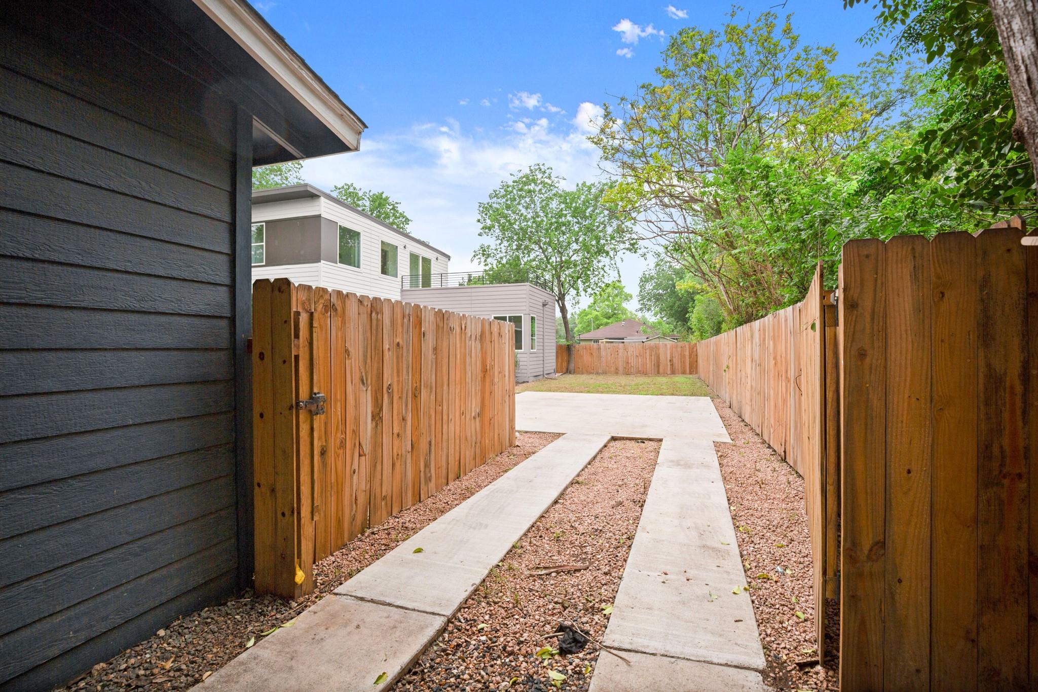 403 MIDDLE Ln # B, Austin, TX 78753