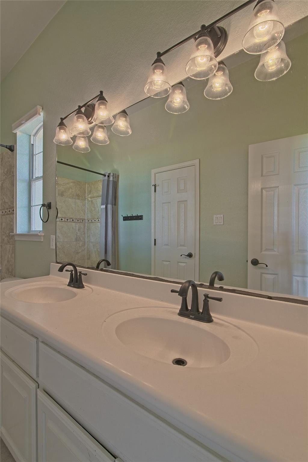 125 Waterford Ln, Georgetown, TX 78628