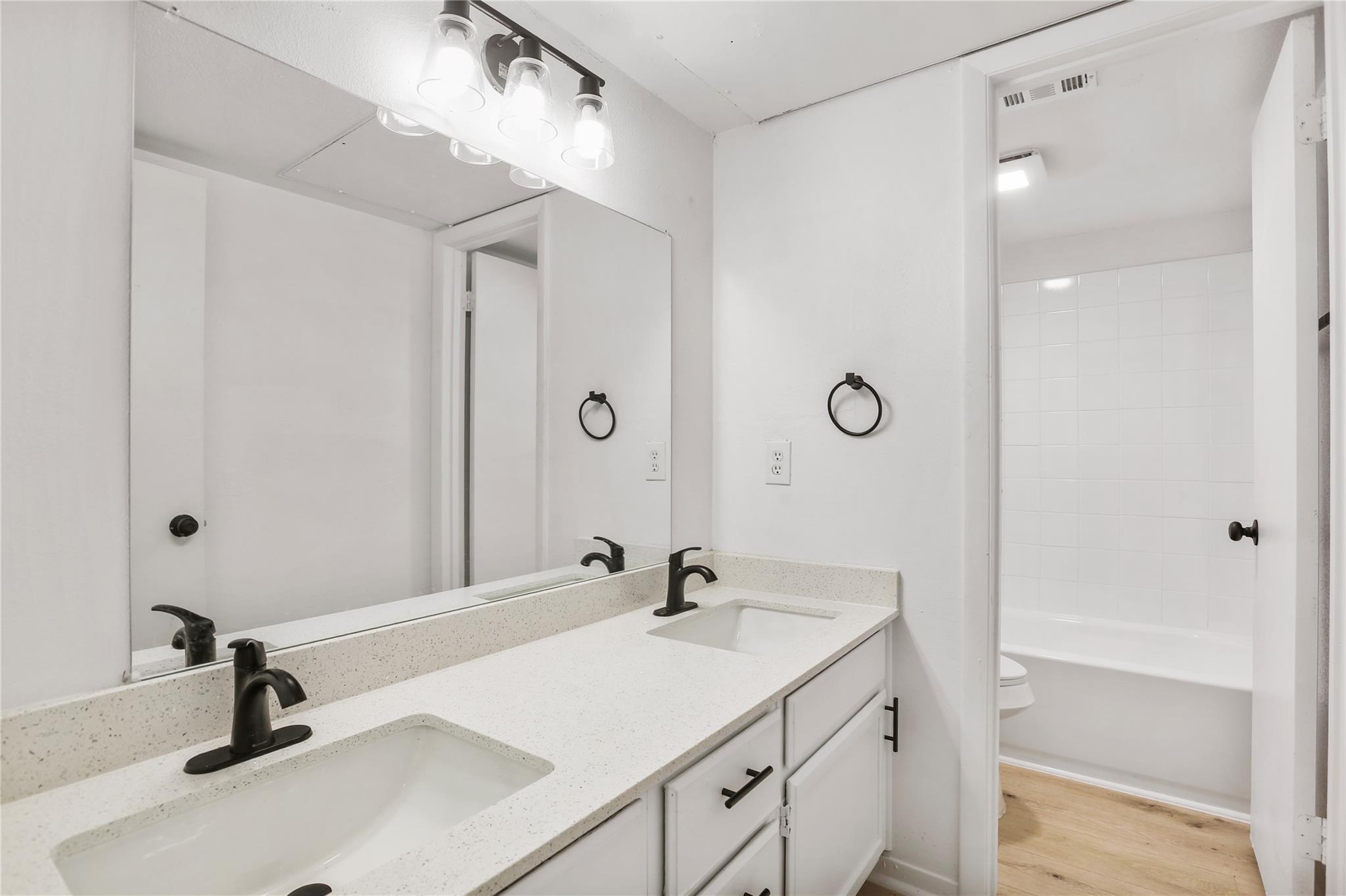 923 E 41st St # 101, Austin, TX 78751