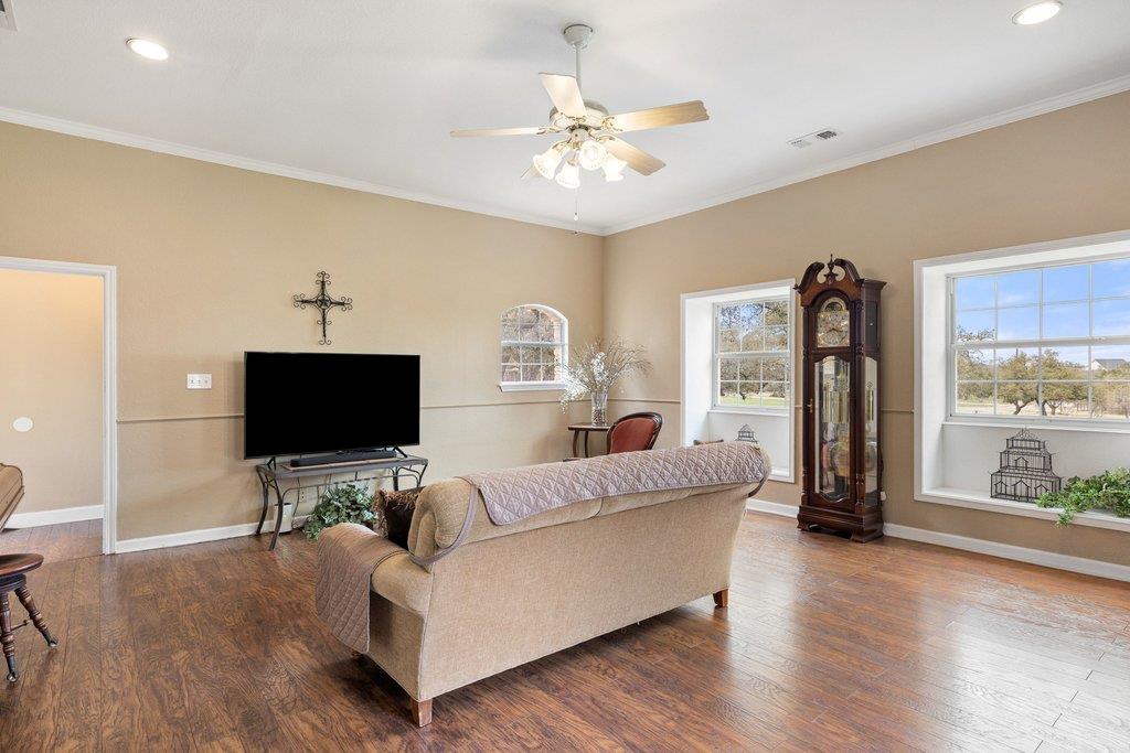 911 Oak Meadow Dr, Dripping Springs, TX 78620