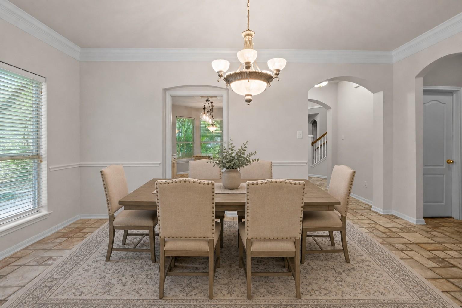 6 Muirfield Greens Cv, Lakeway, TX 78738