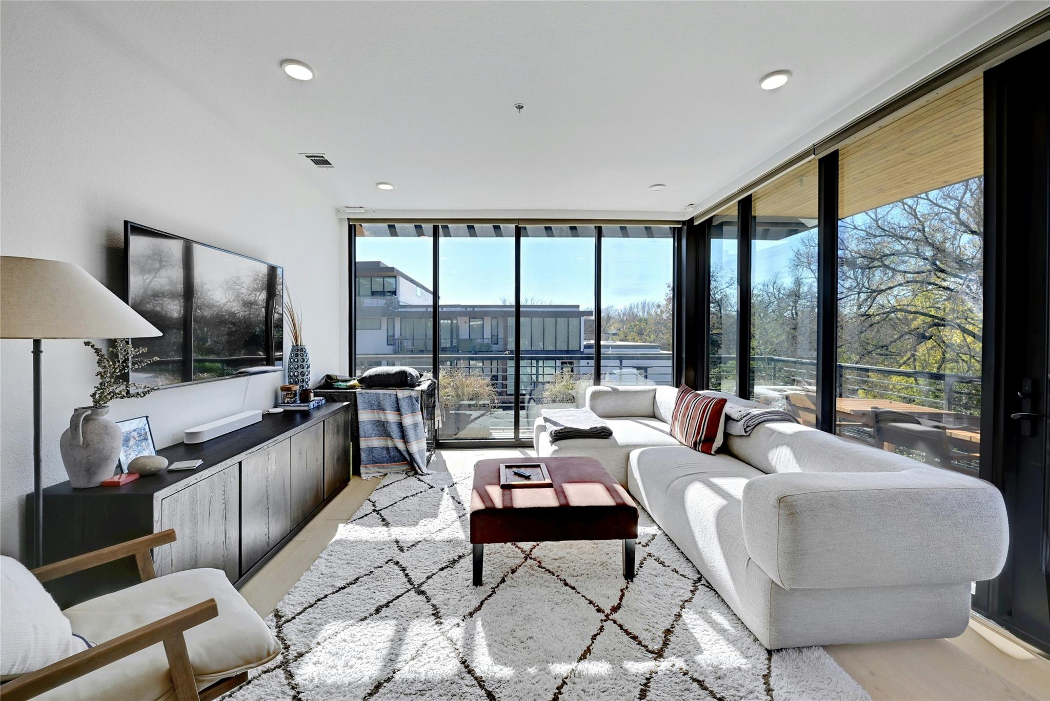 1600 S 1st St # 301, Austin, TX 78704