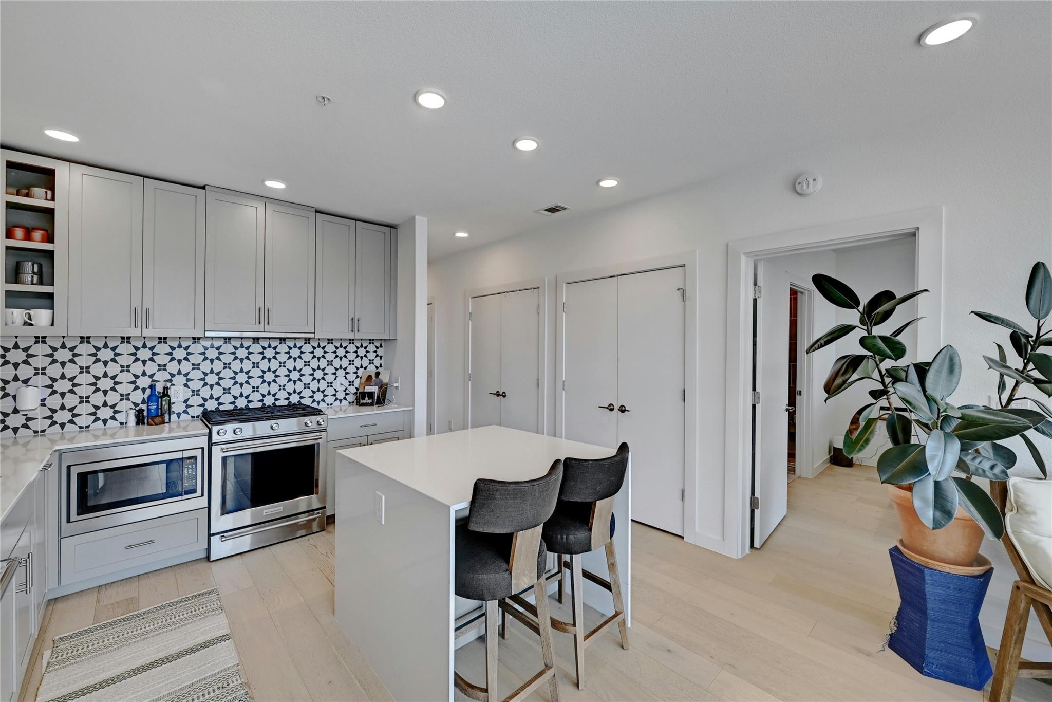 1600 S 1st St # 301, Austin, TX 78704