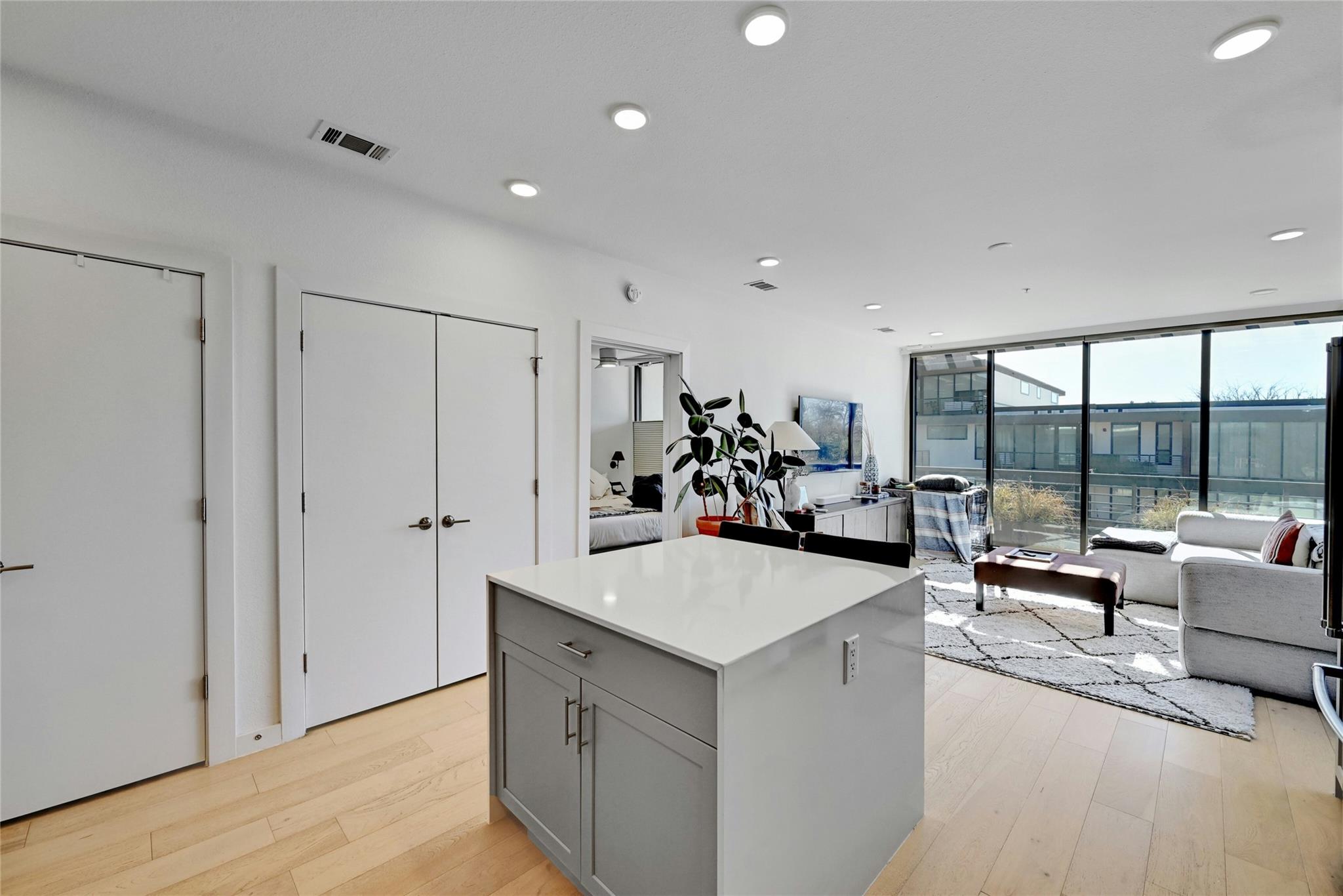 1600 S 1st St # 301, Austin, TX 78704