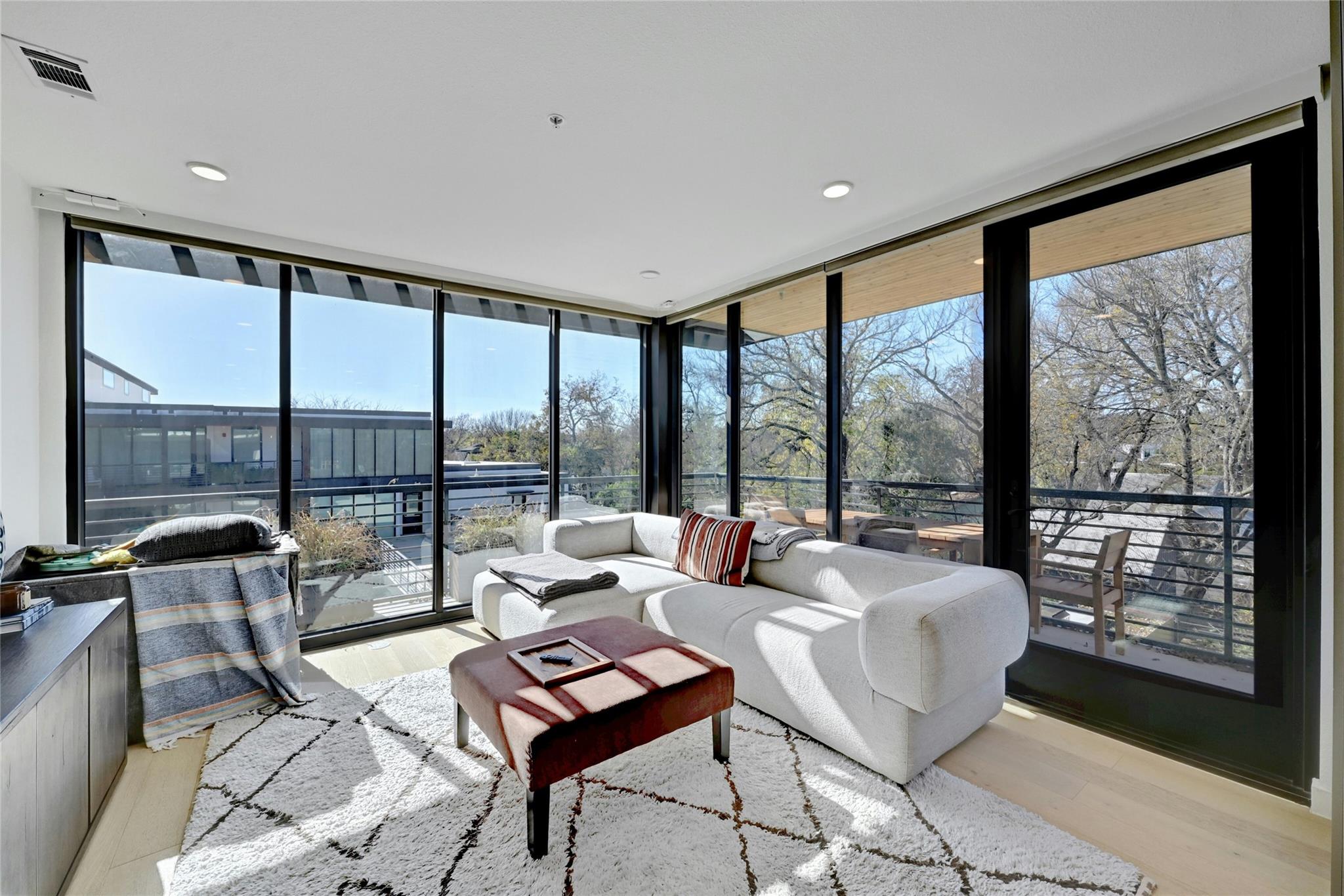 1600 S 1st St # 301, Austin, TX 78704