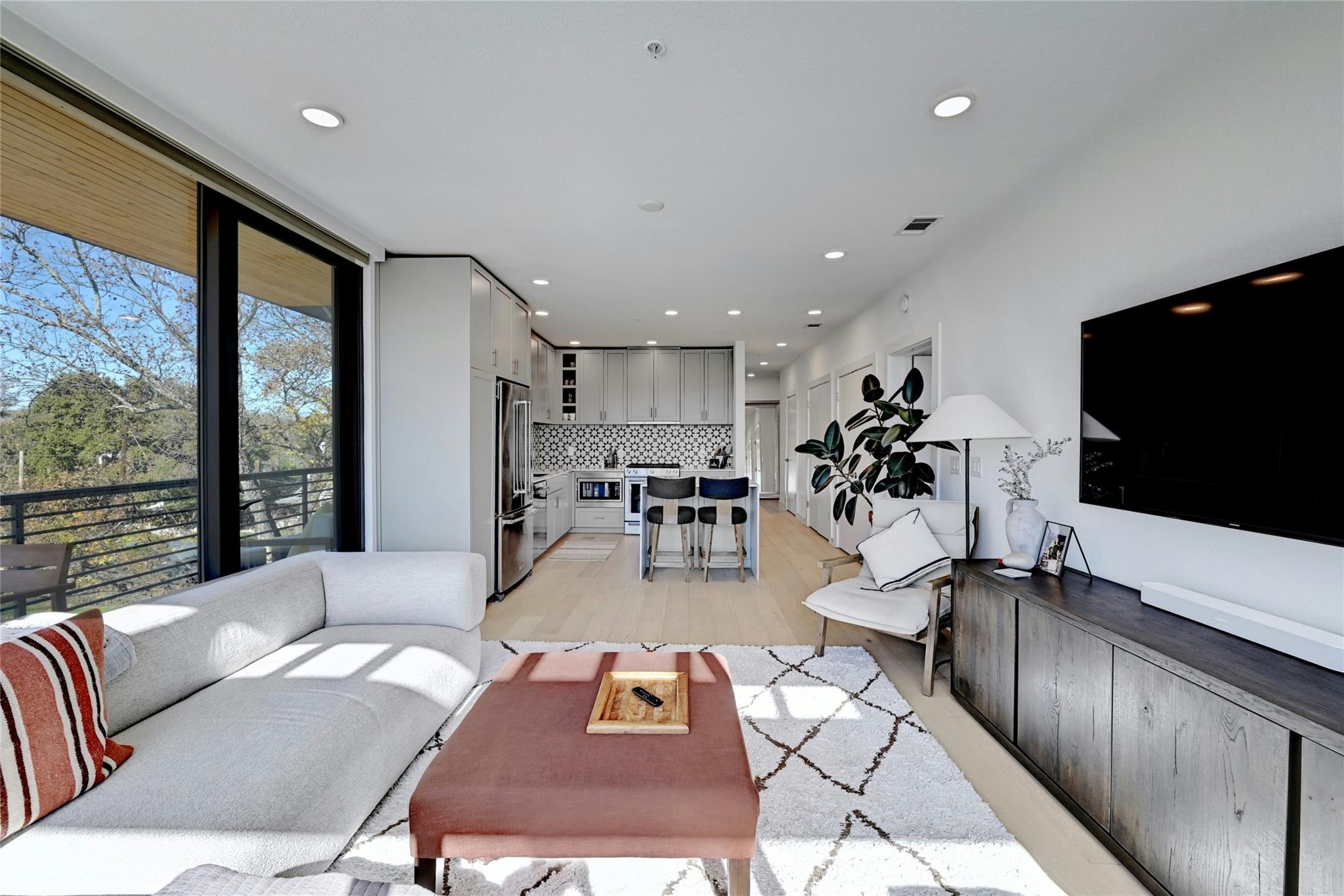 1600 S 1st St # 301, Austin, TX 78704