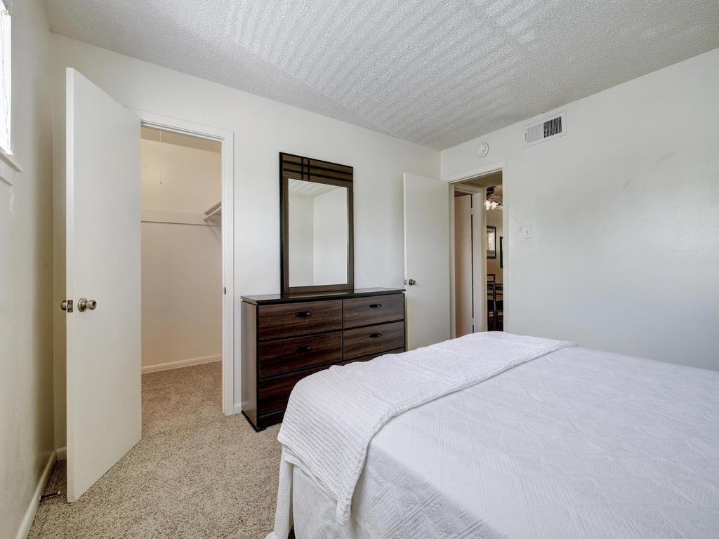 4553 Guadalupe St # 2B, Austin, TX 78751