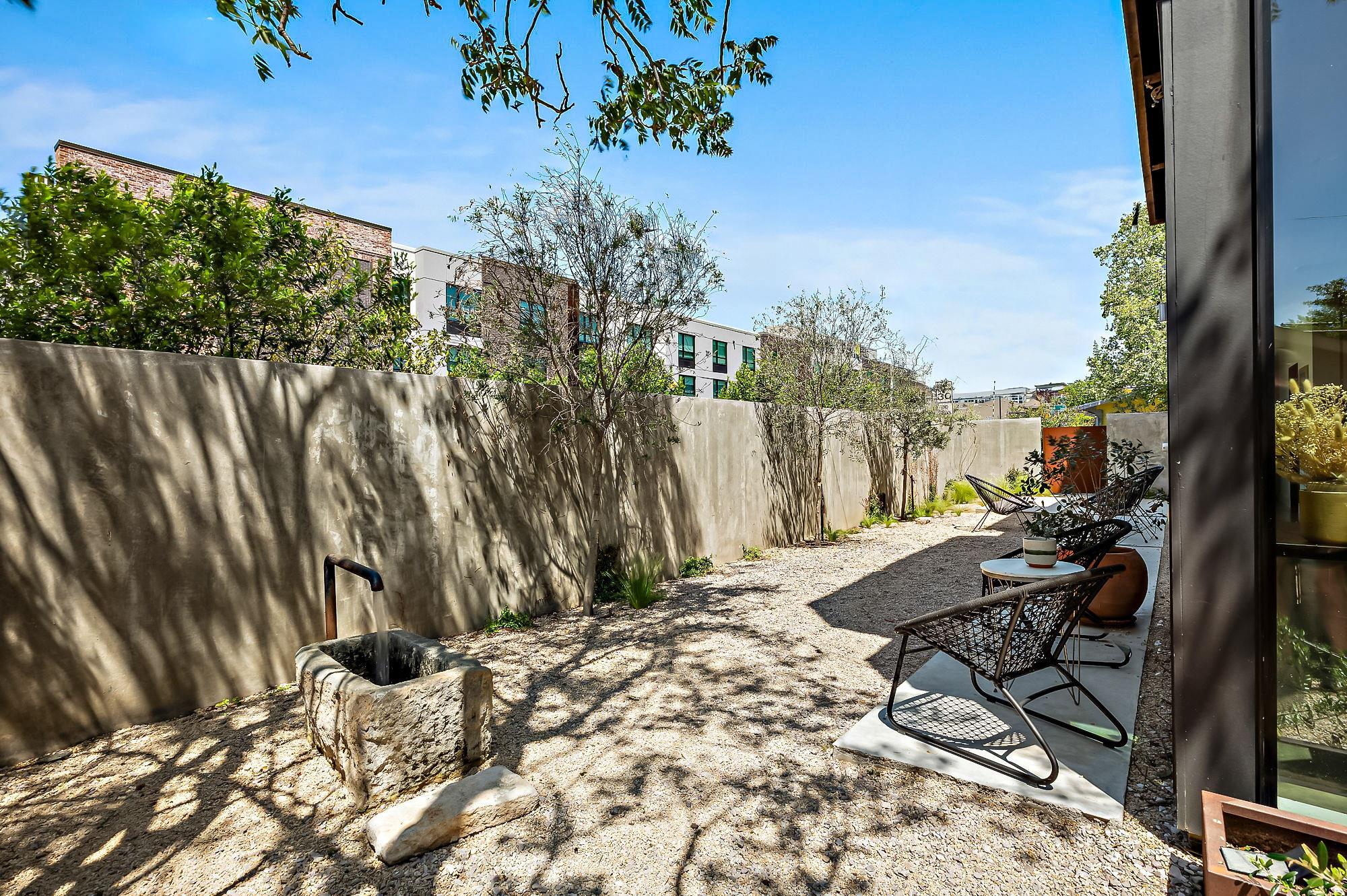 2201 Santa Rosa St, Austin, TX 78702