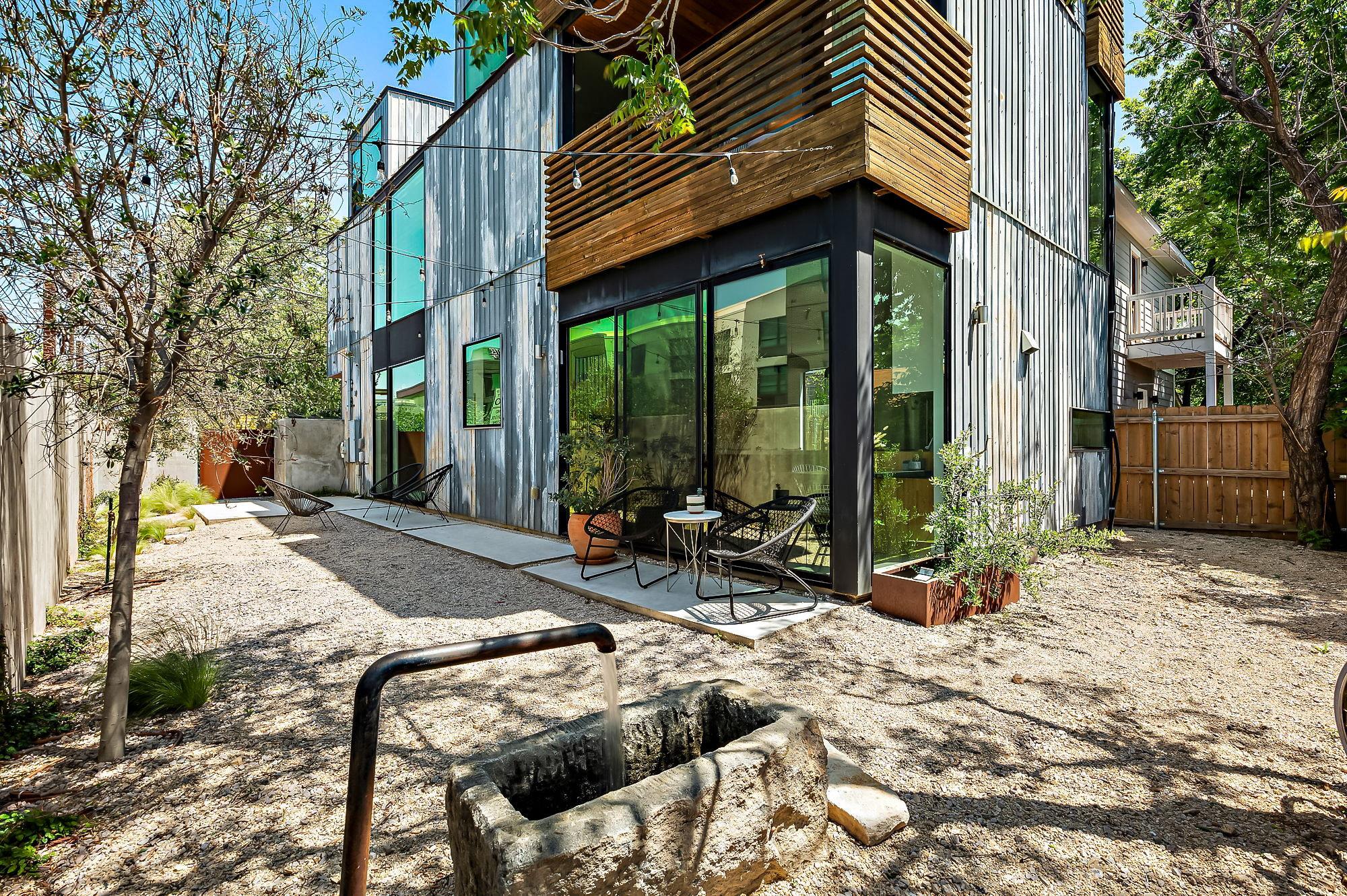 2201 Santa Rosa St, Austin, TX 78702