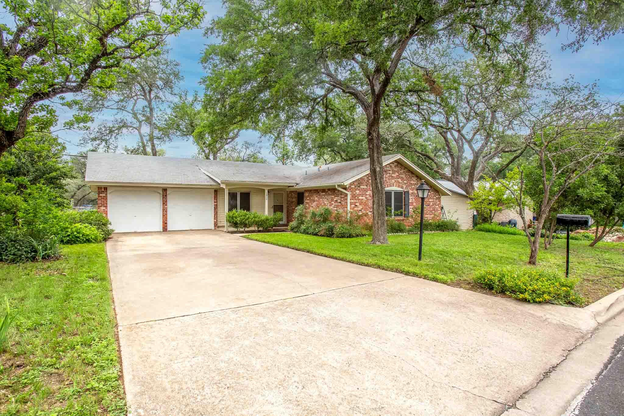 1912 Parkside Ln, Austin, TX 78745