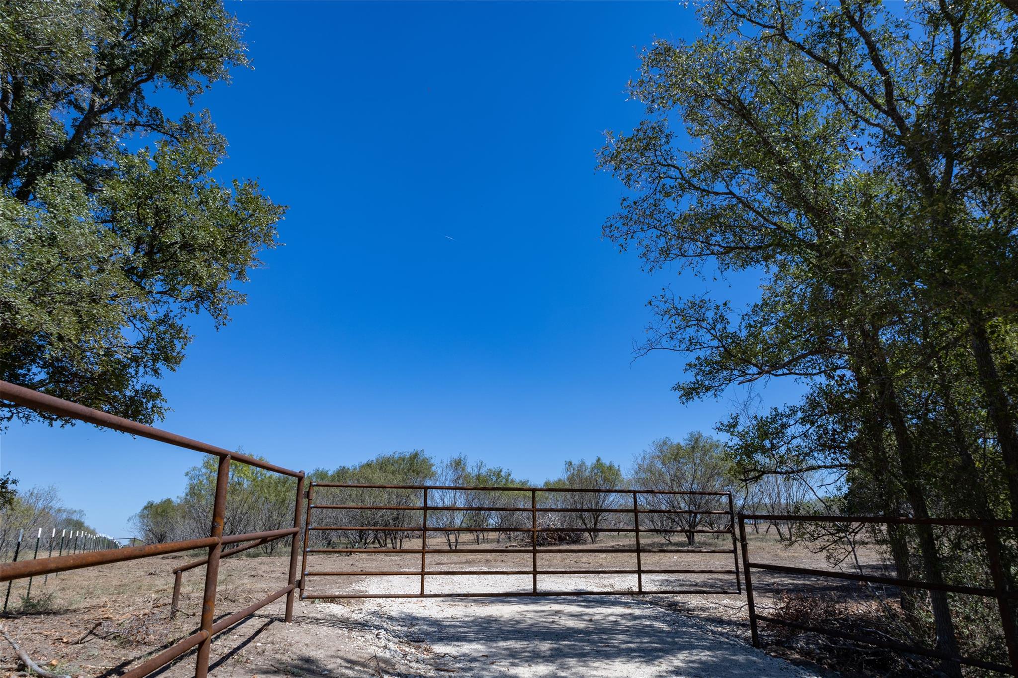 4005 Old Colony Line Rd, Dale, TX 78616