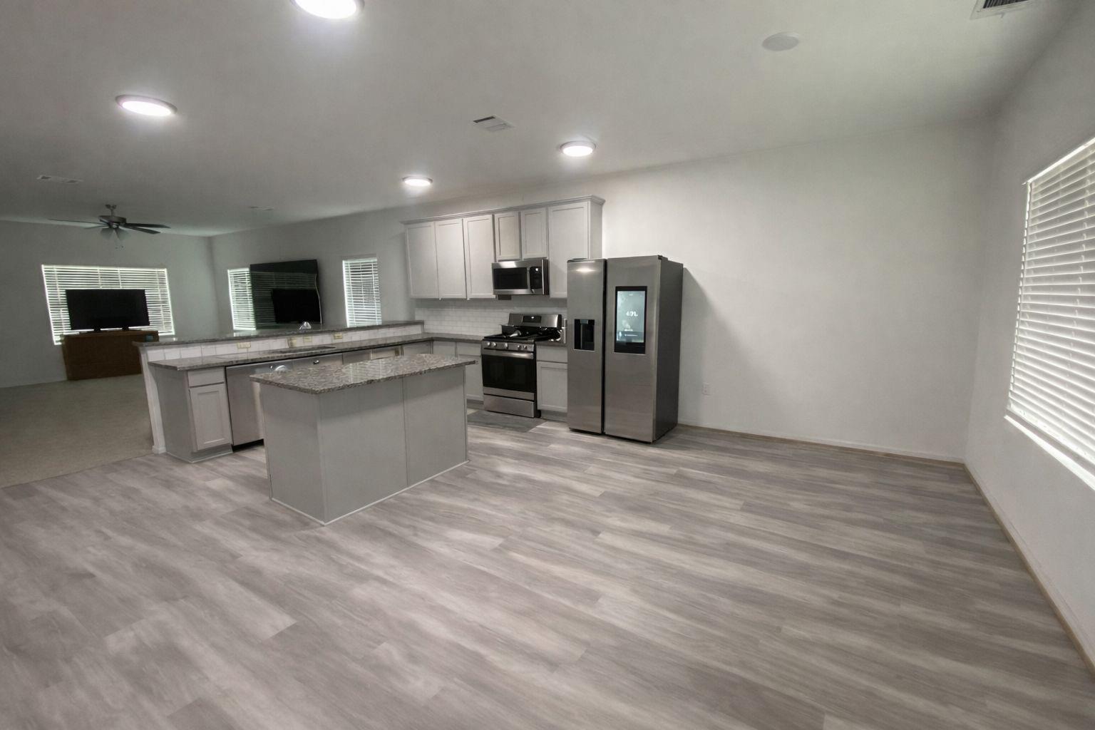 208 Eagle Lake Dr, Hutto, TX 78634
