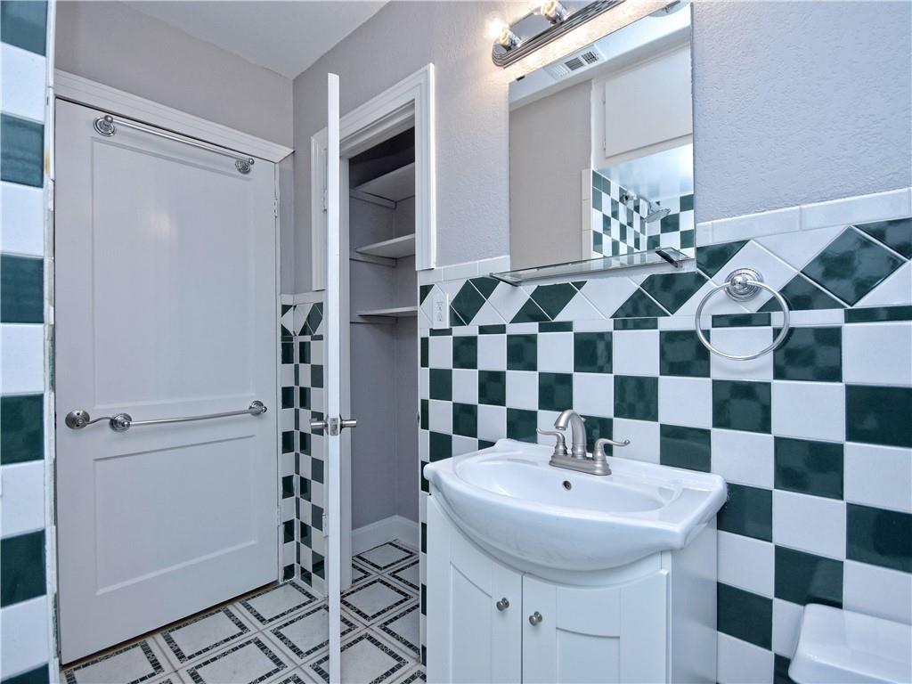 2710 Willow St, Austin, TX 78702