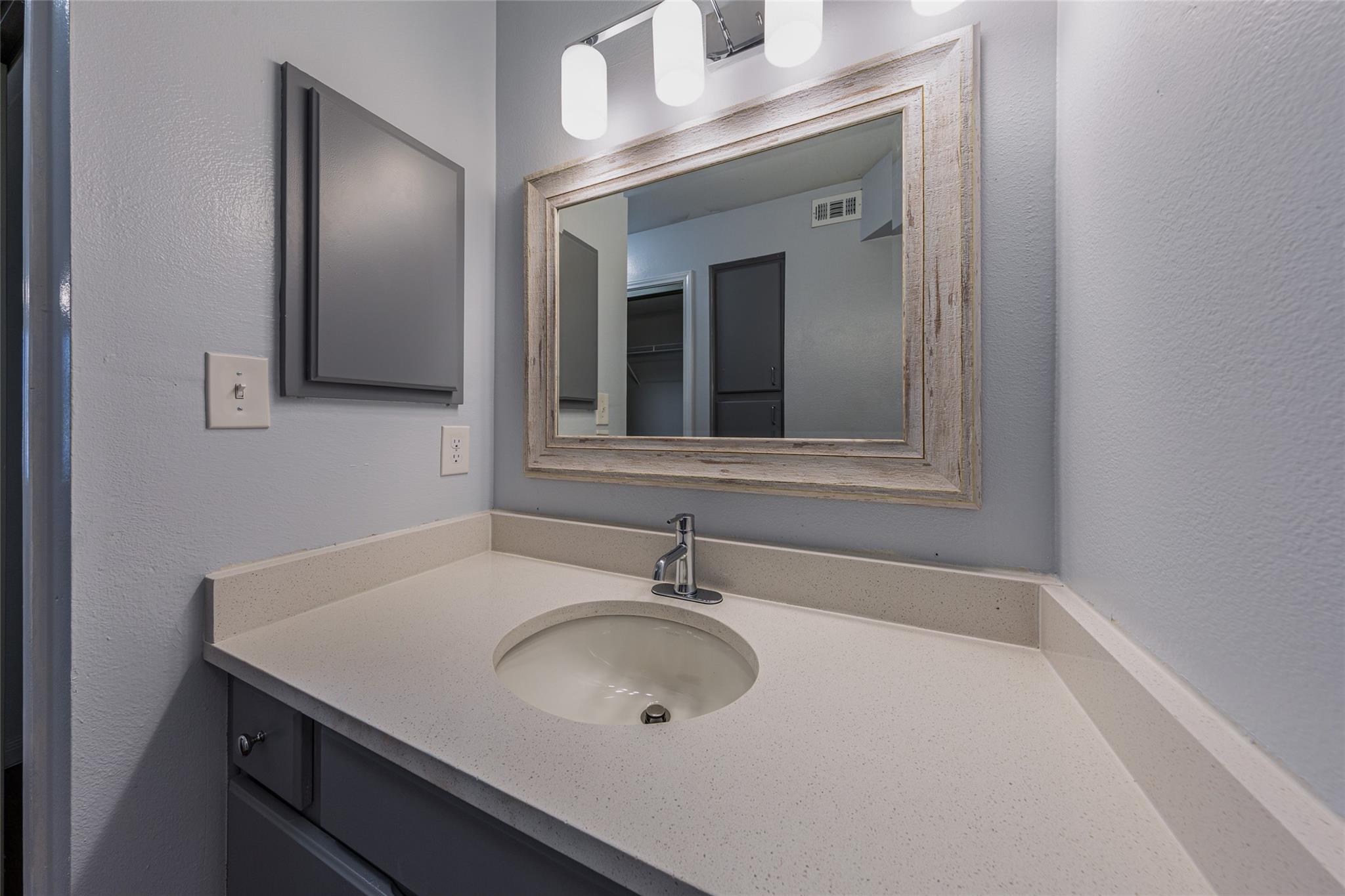 501 W 26th St # 103, Austin, TX 78705